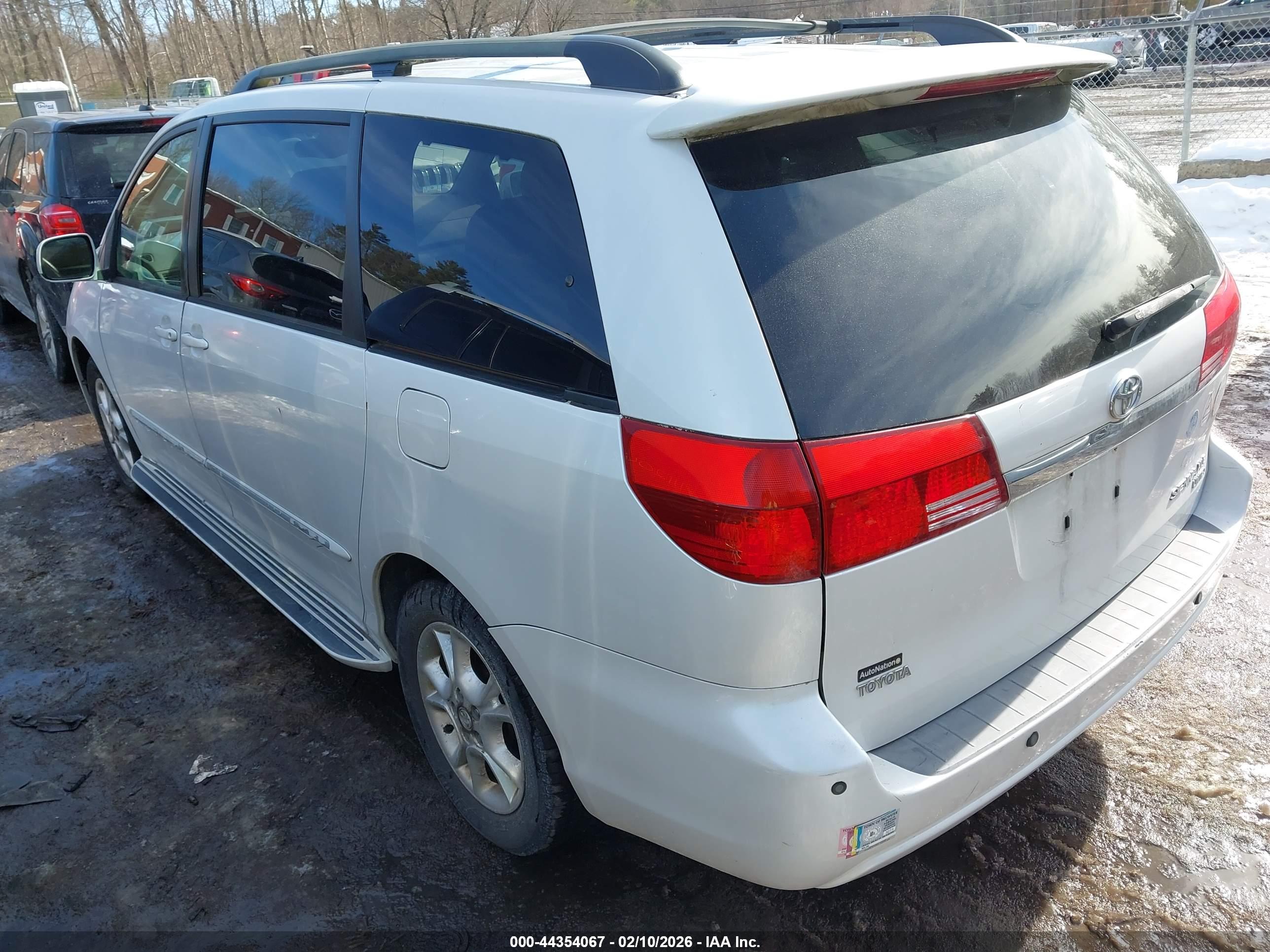 TOYOTA SIENNA image 3
