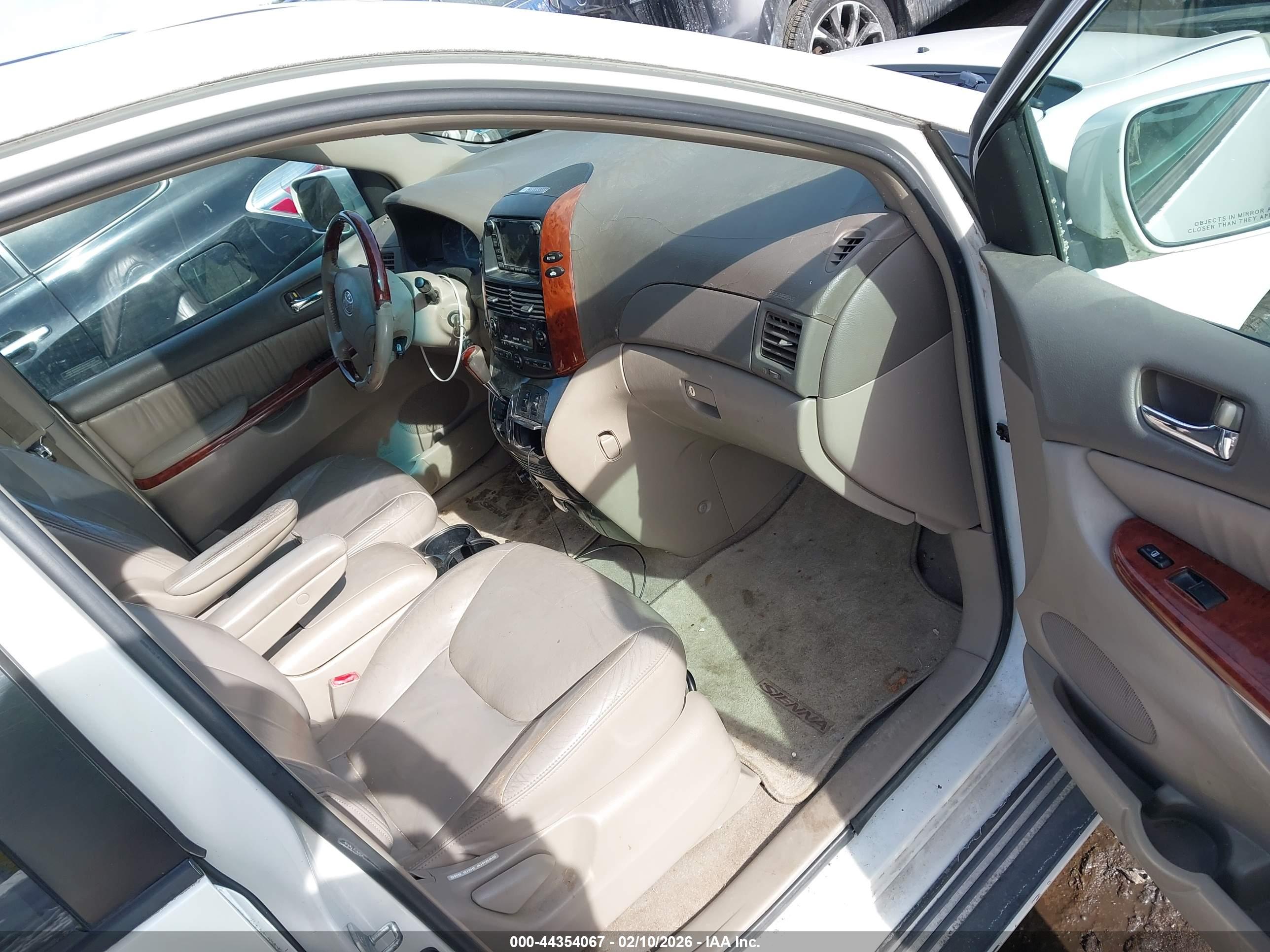 TOYOTA SIENNA image 5