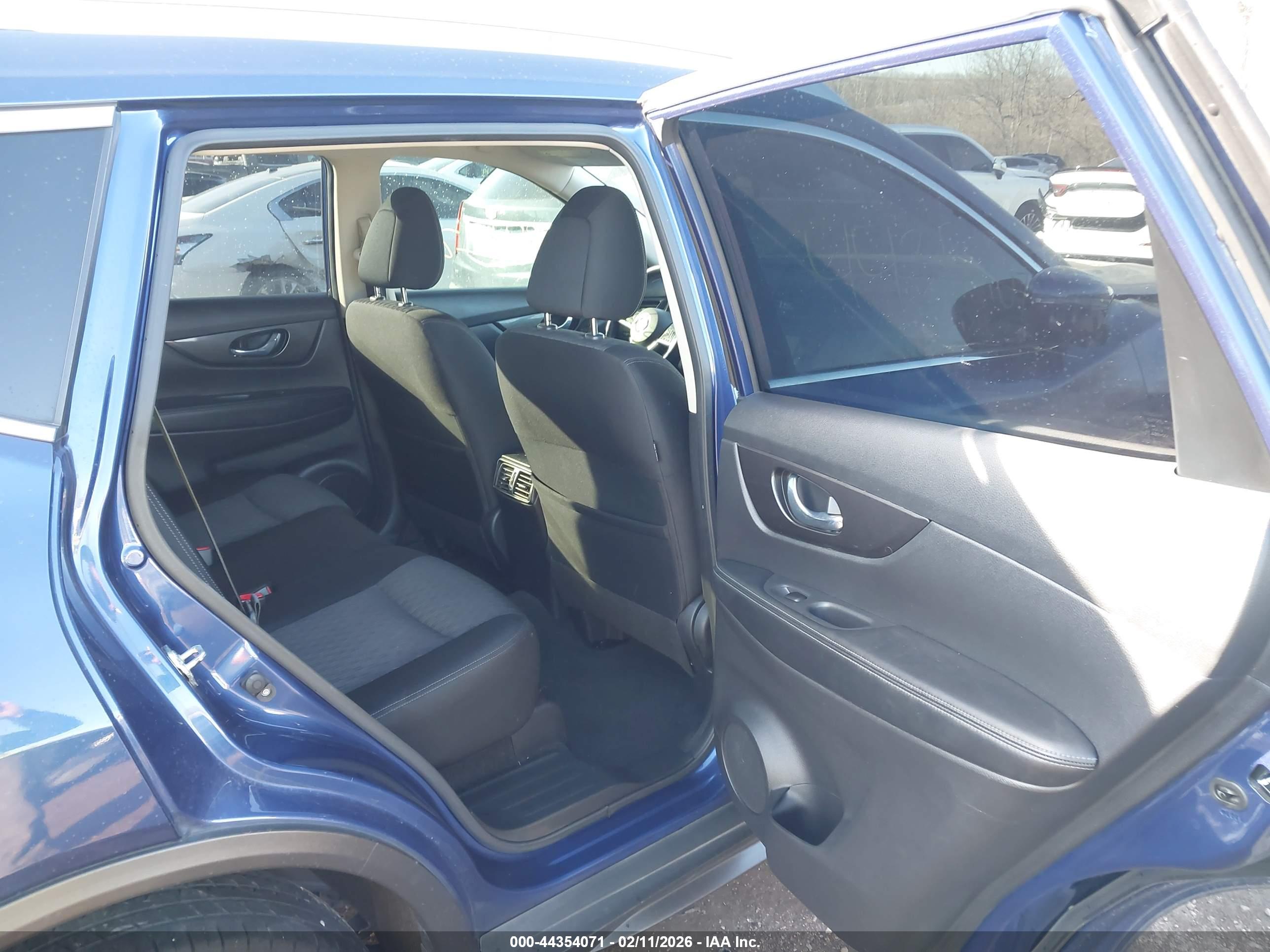 NISSAN ROGUE image 8