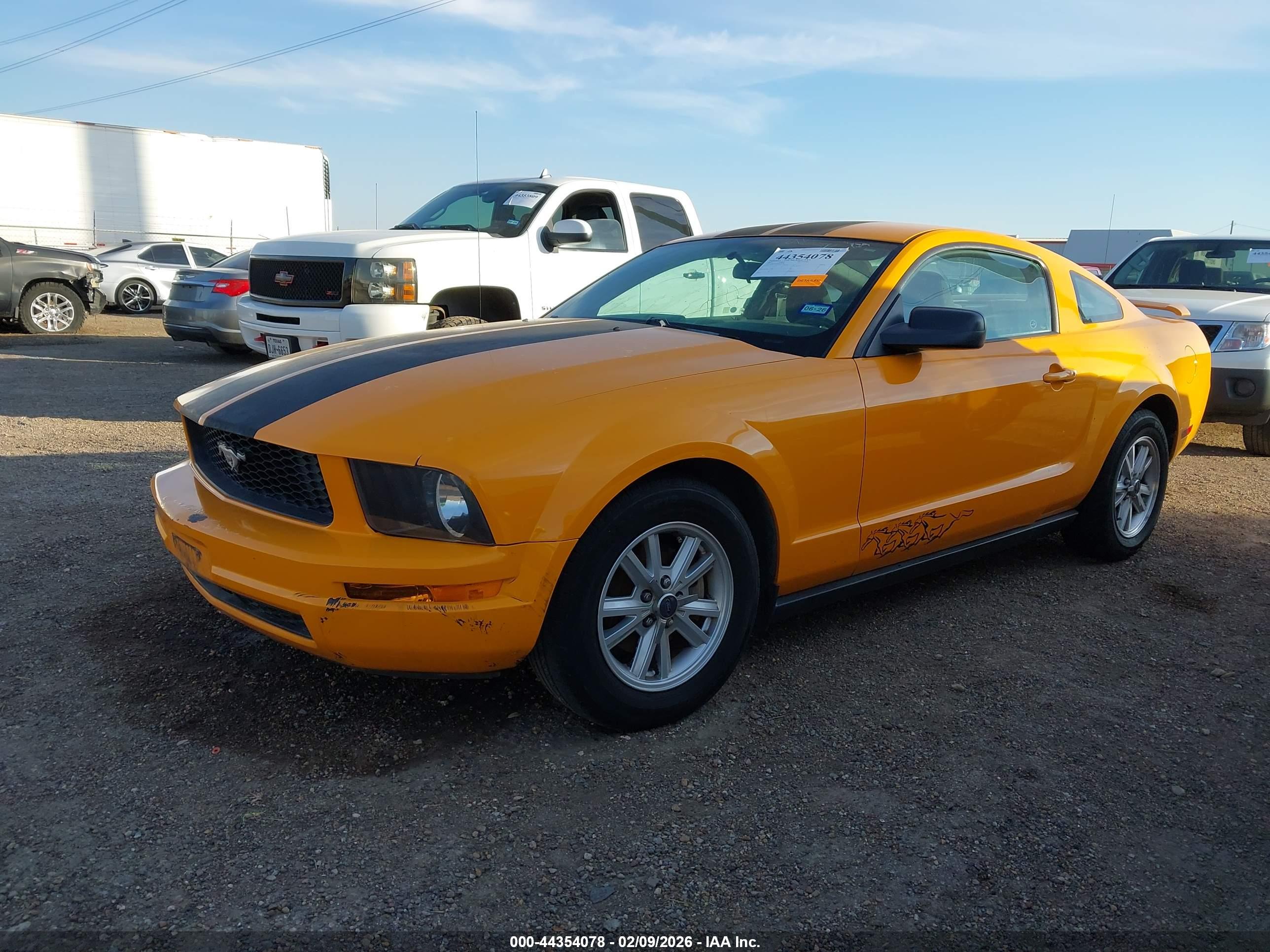 FORD MUSTANG image 2