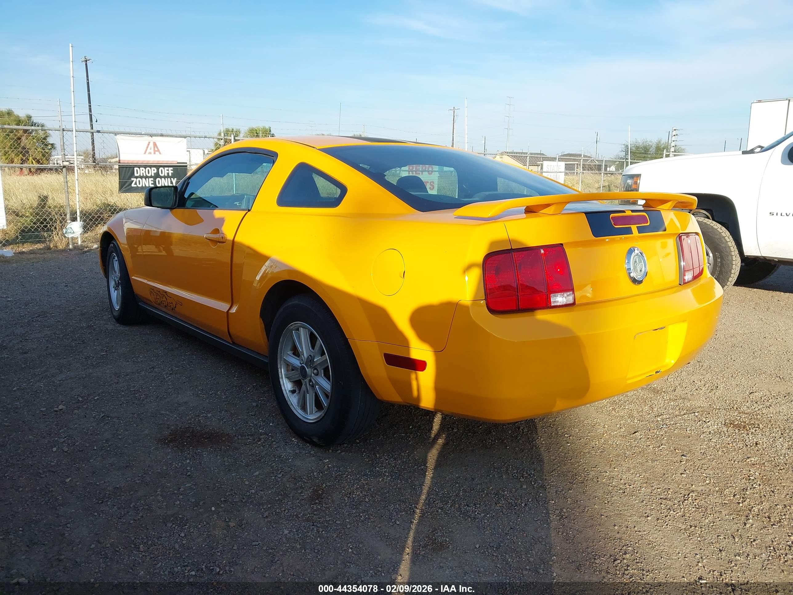 FORD MUSTANG image 3