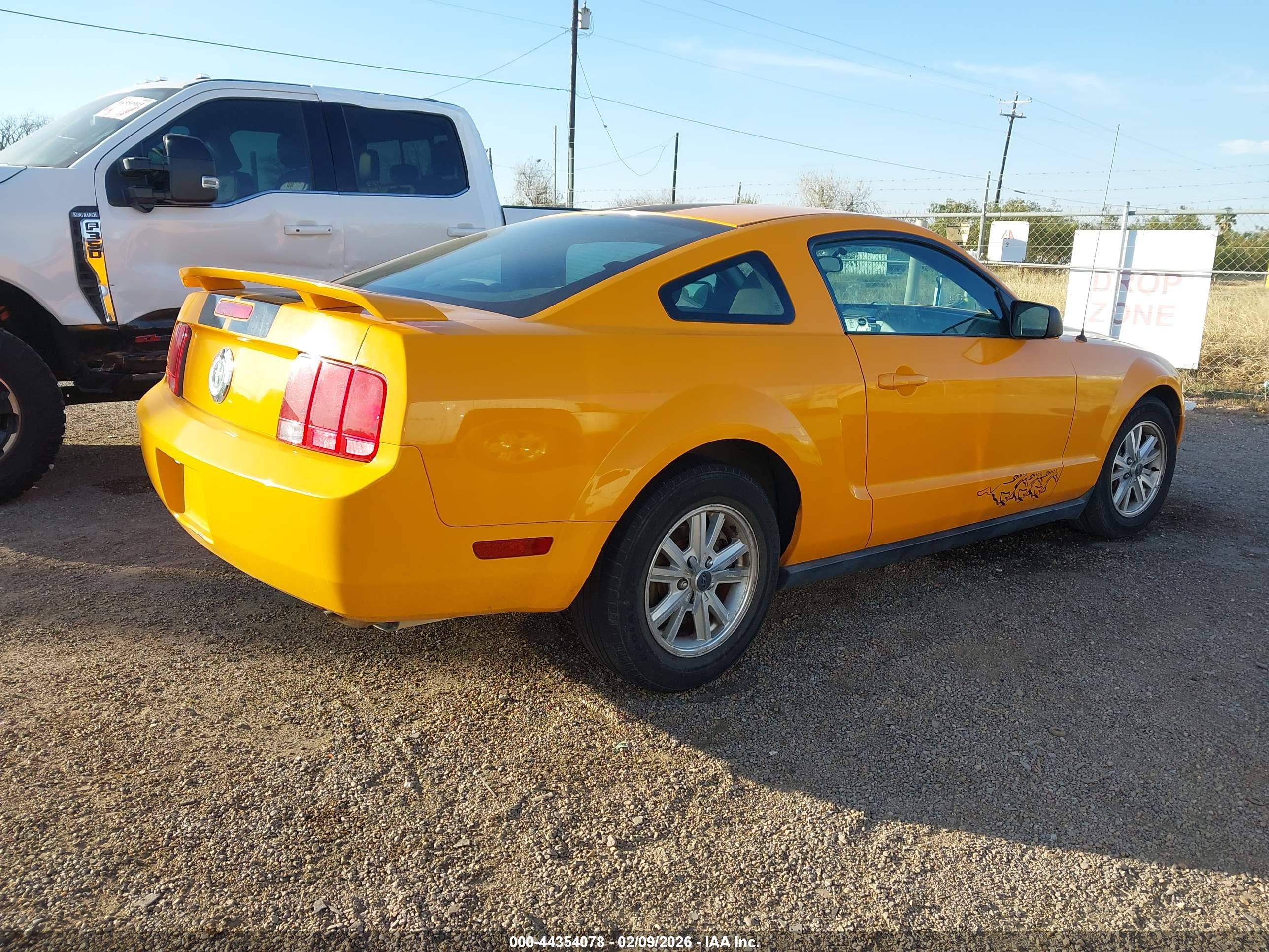 FORD MUSTANG image 4