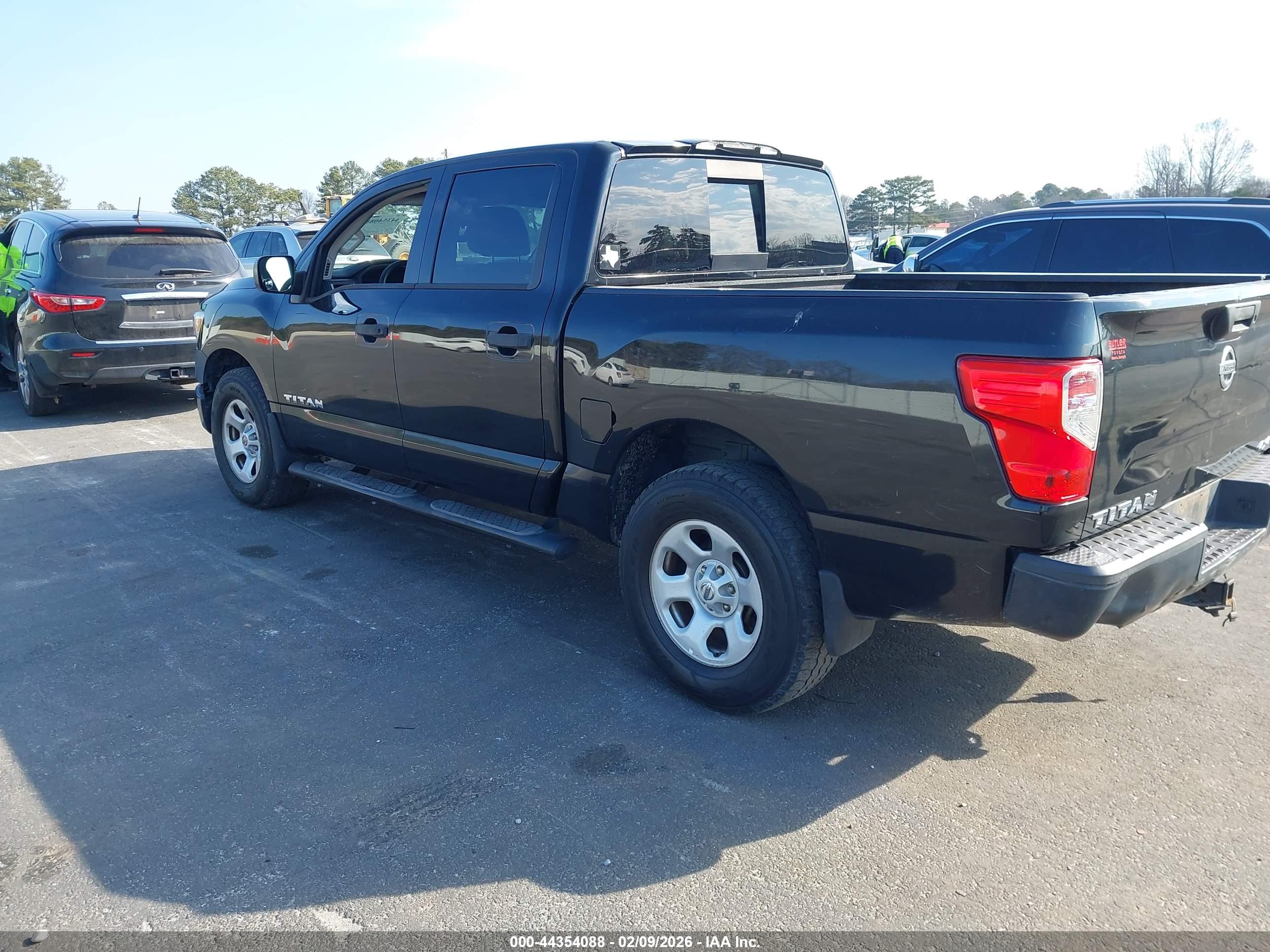 NISSAN TITAN image 3