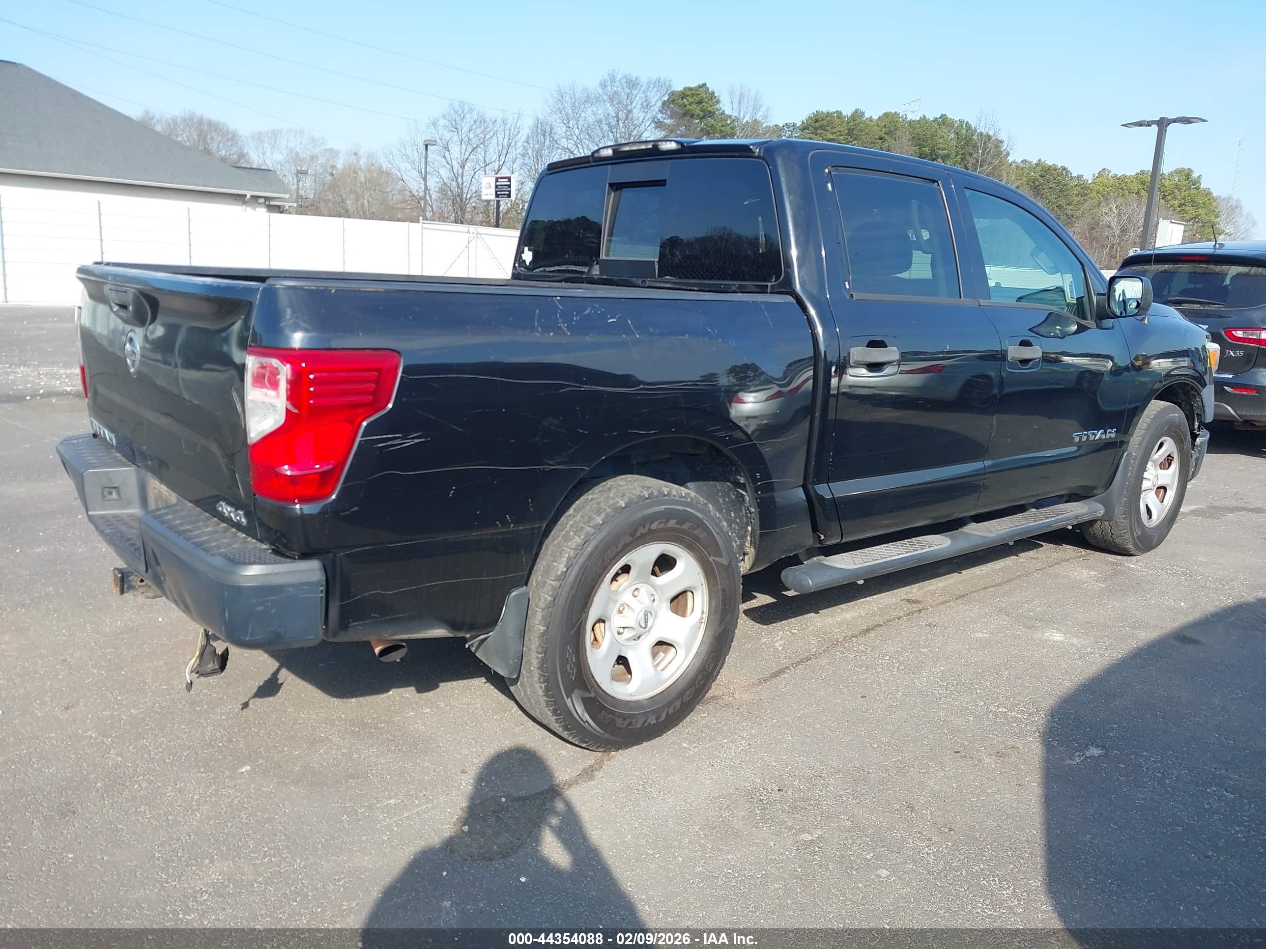 NISSAN TITAN image 4