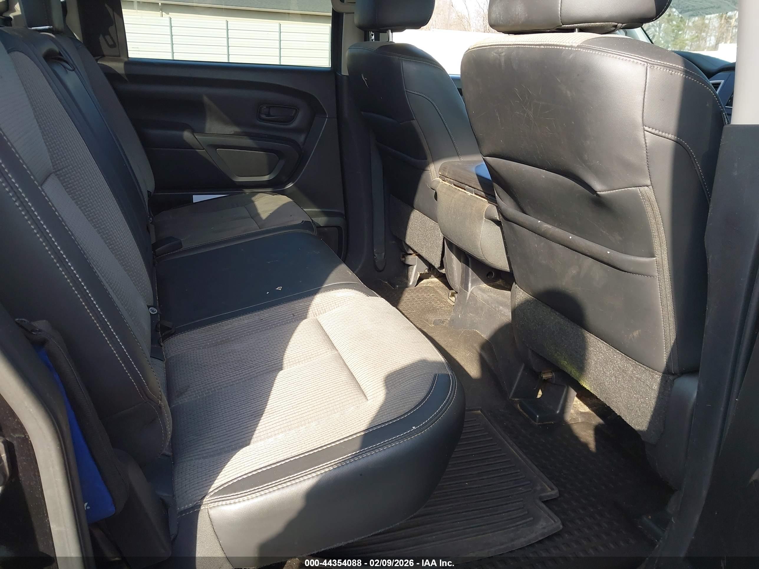 NISSAN TITAN image 8