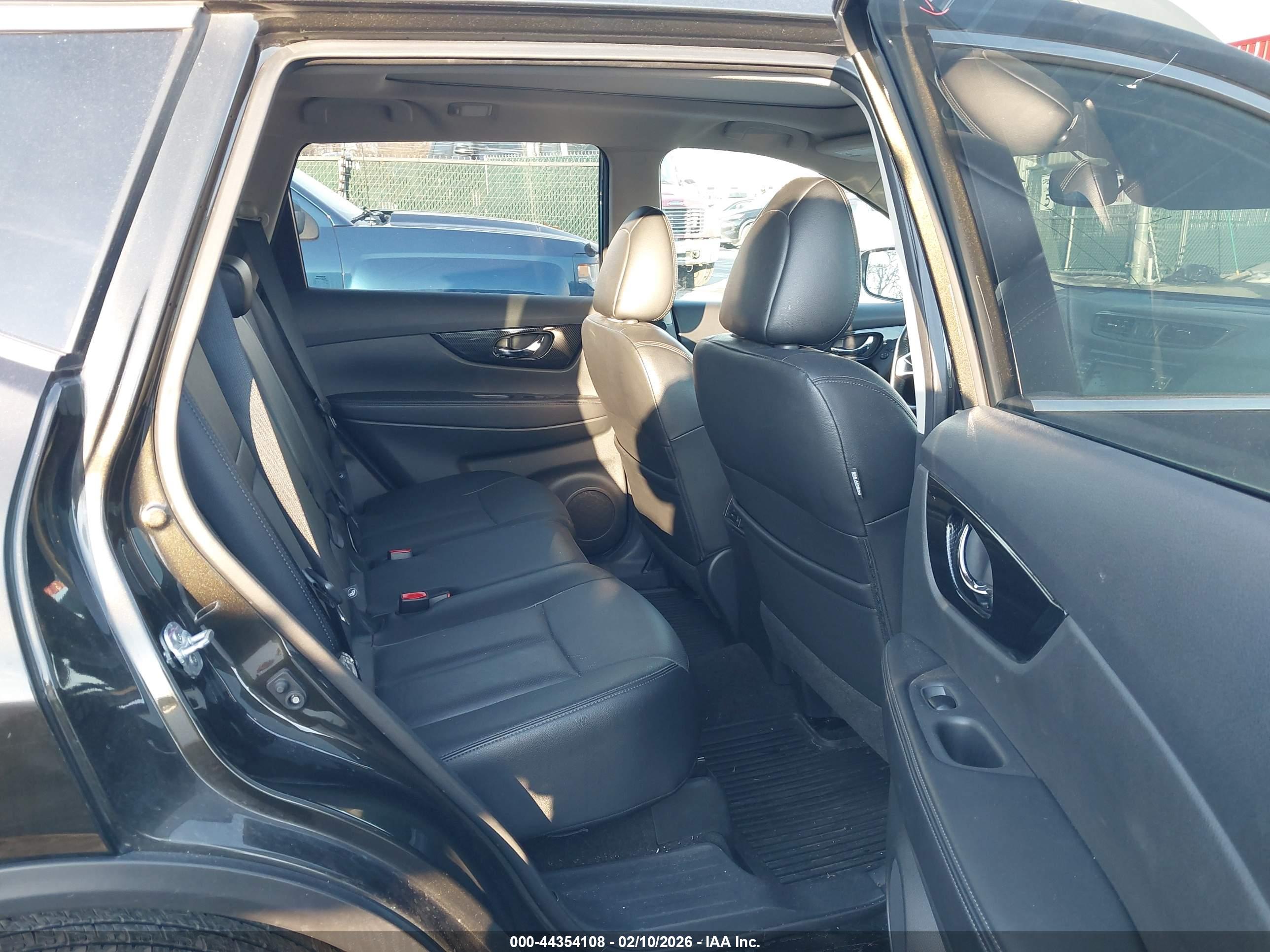 NISSAN ROGUE image 8