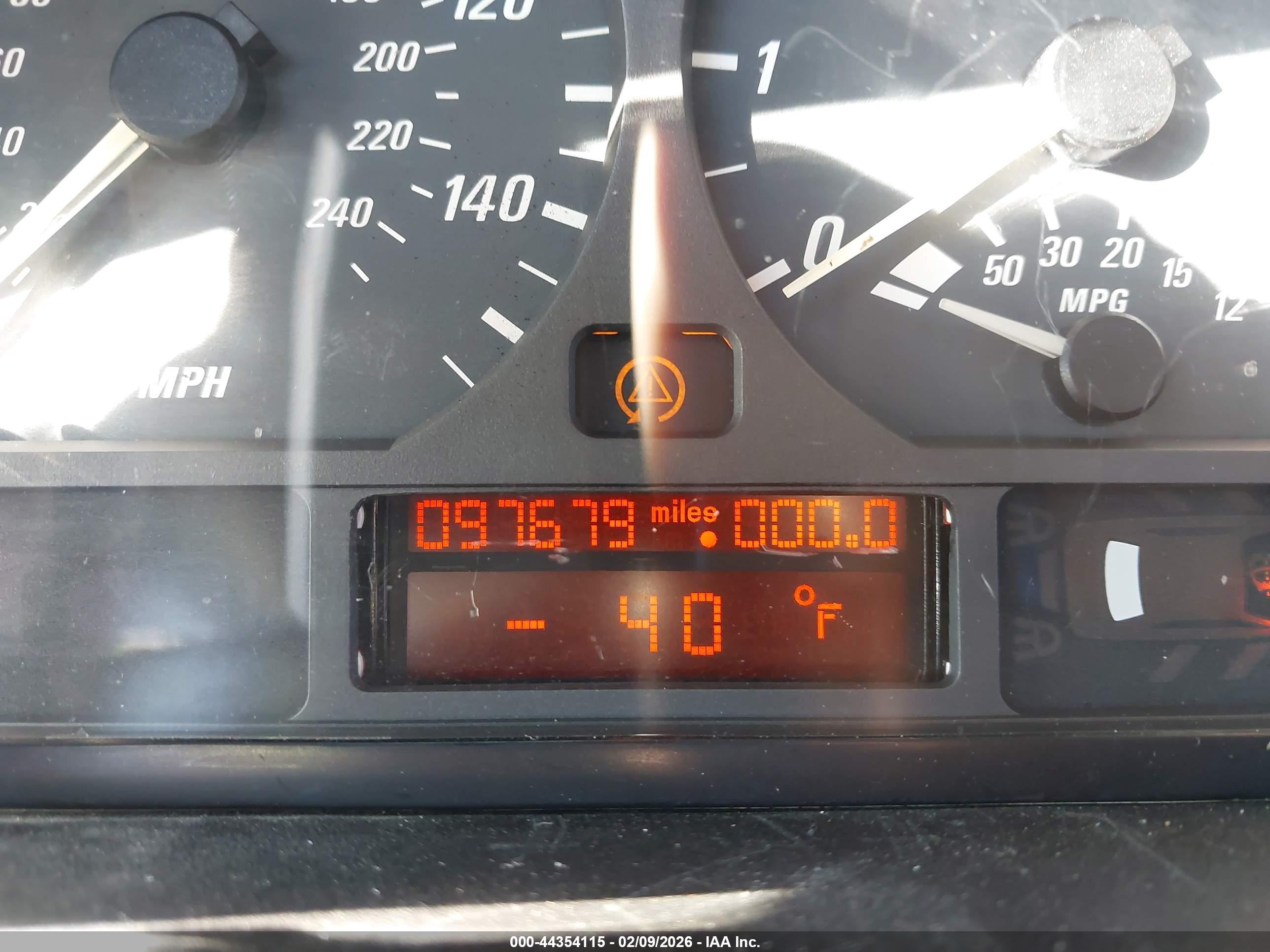 BMW 325I image 7