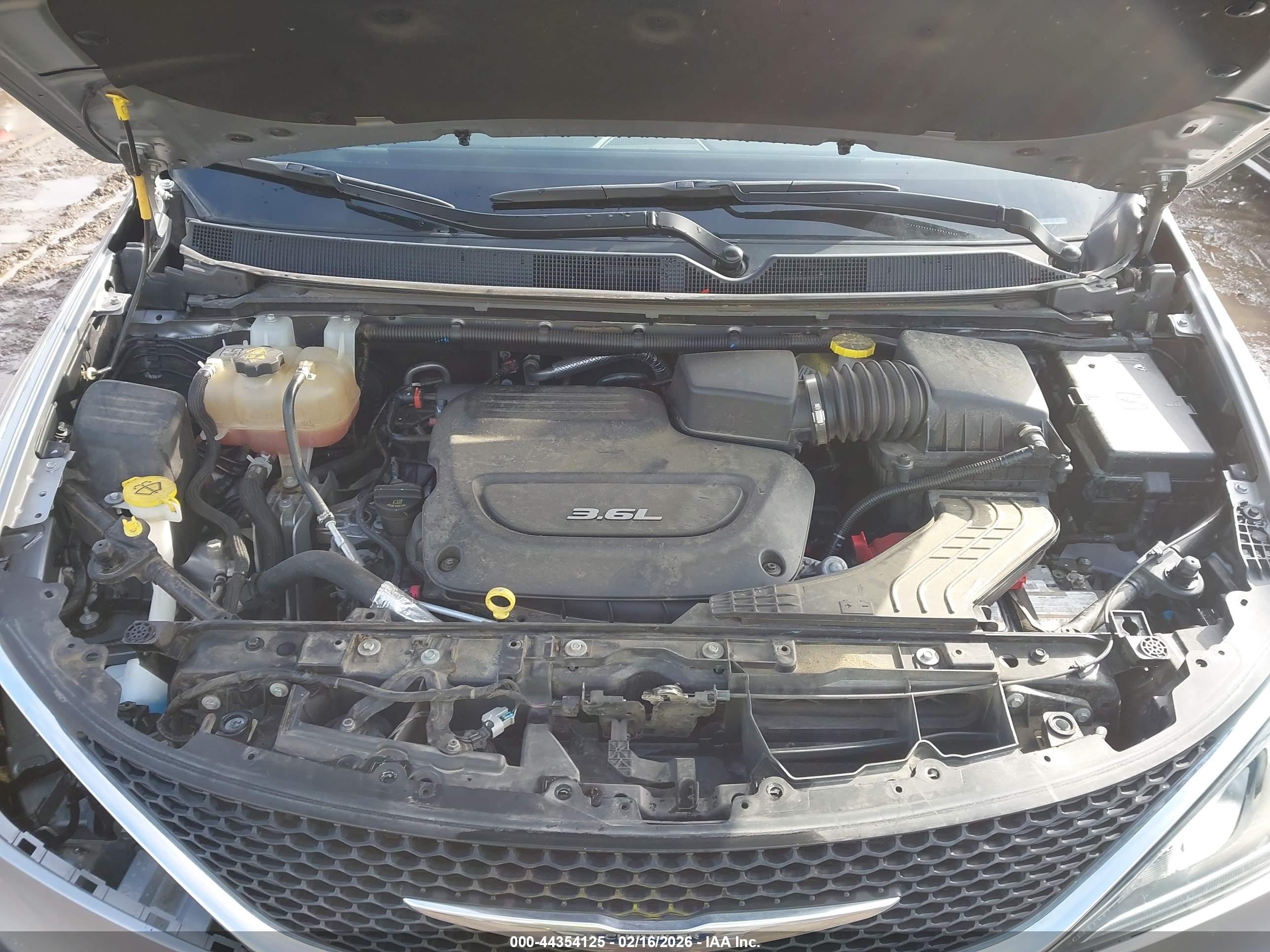 CHRYSLER PACIFICA image 10