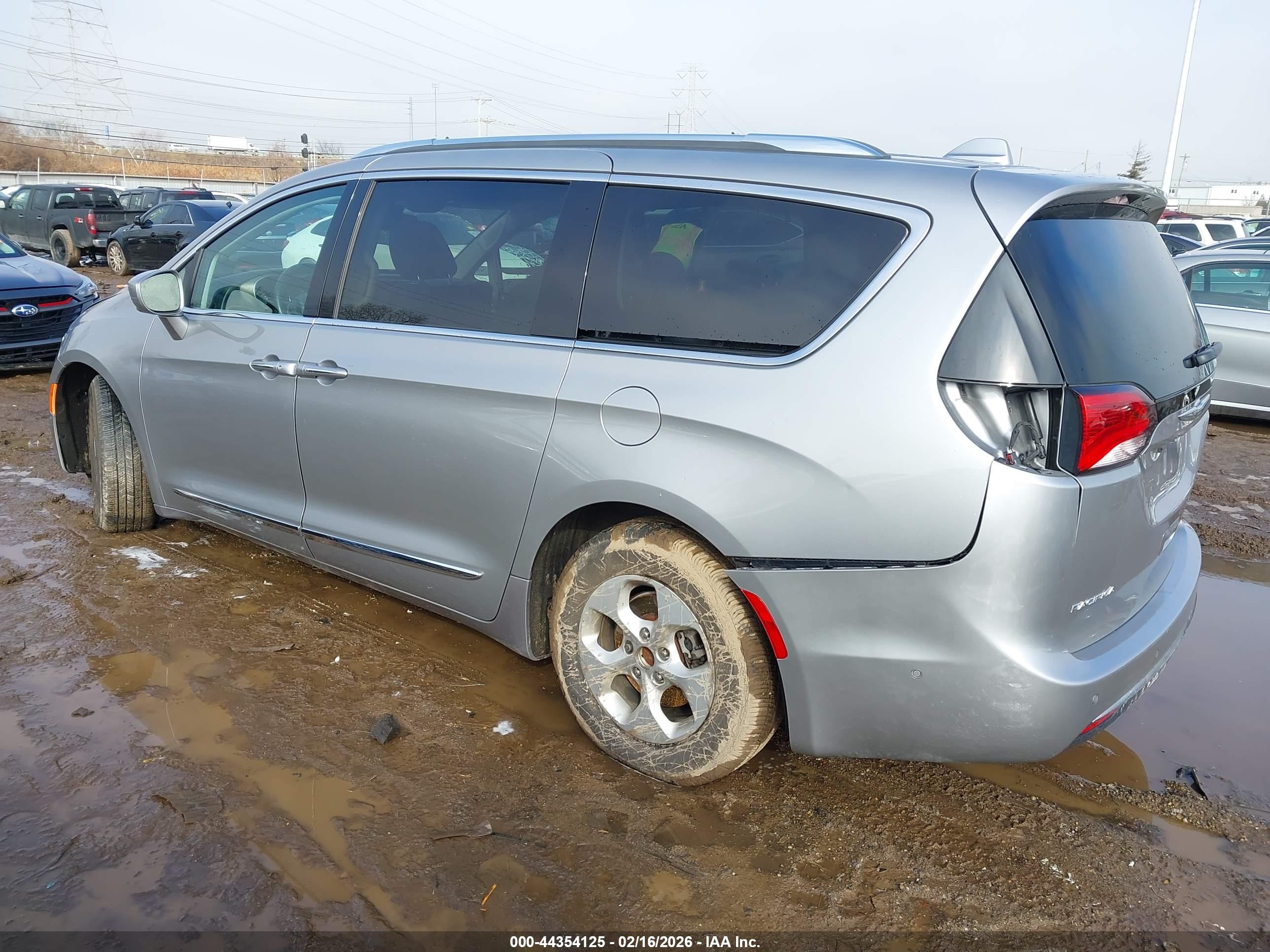CHRYSLER PACIFICA image 3