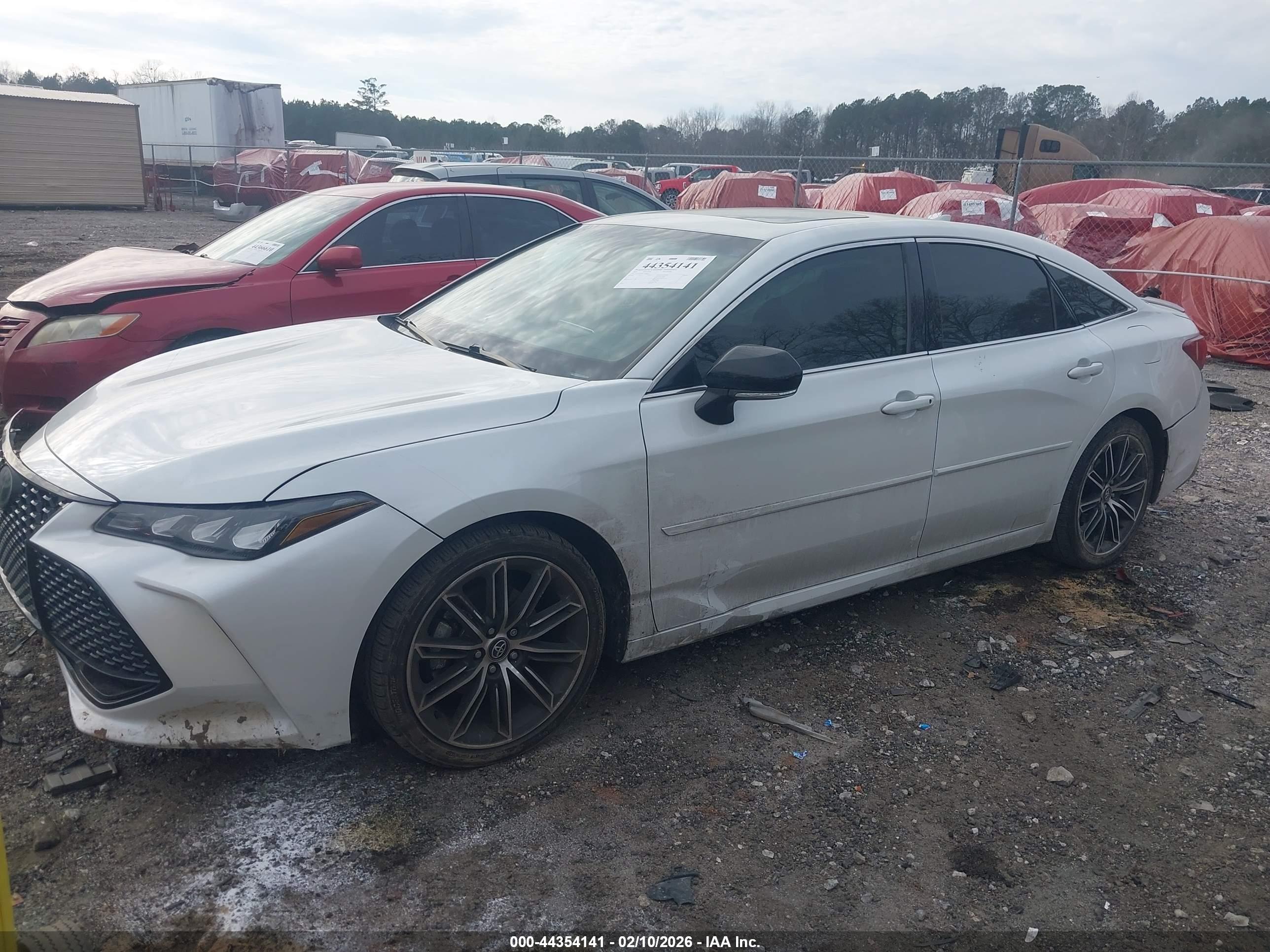 TOYOTA AVALON image 2