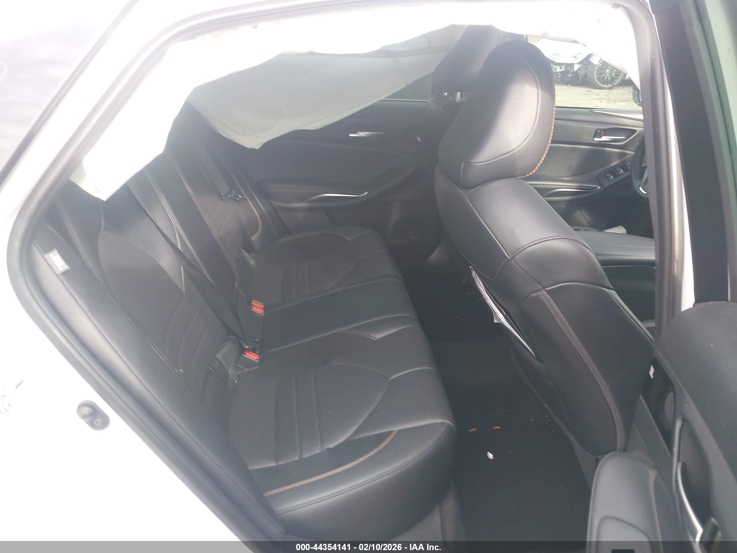 TOYOTA AVALON image 8