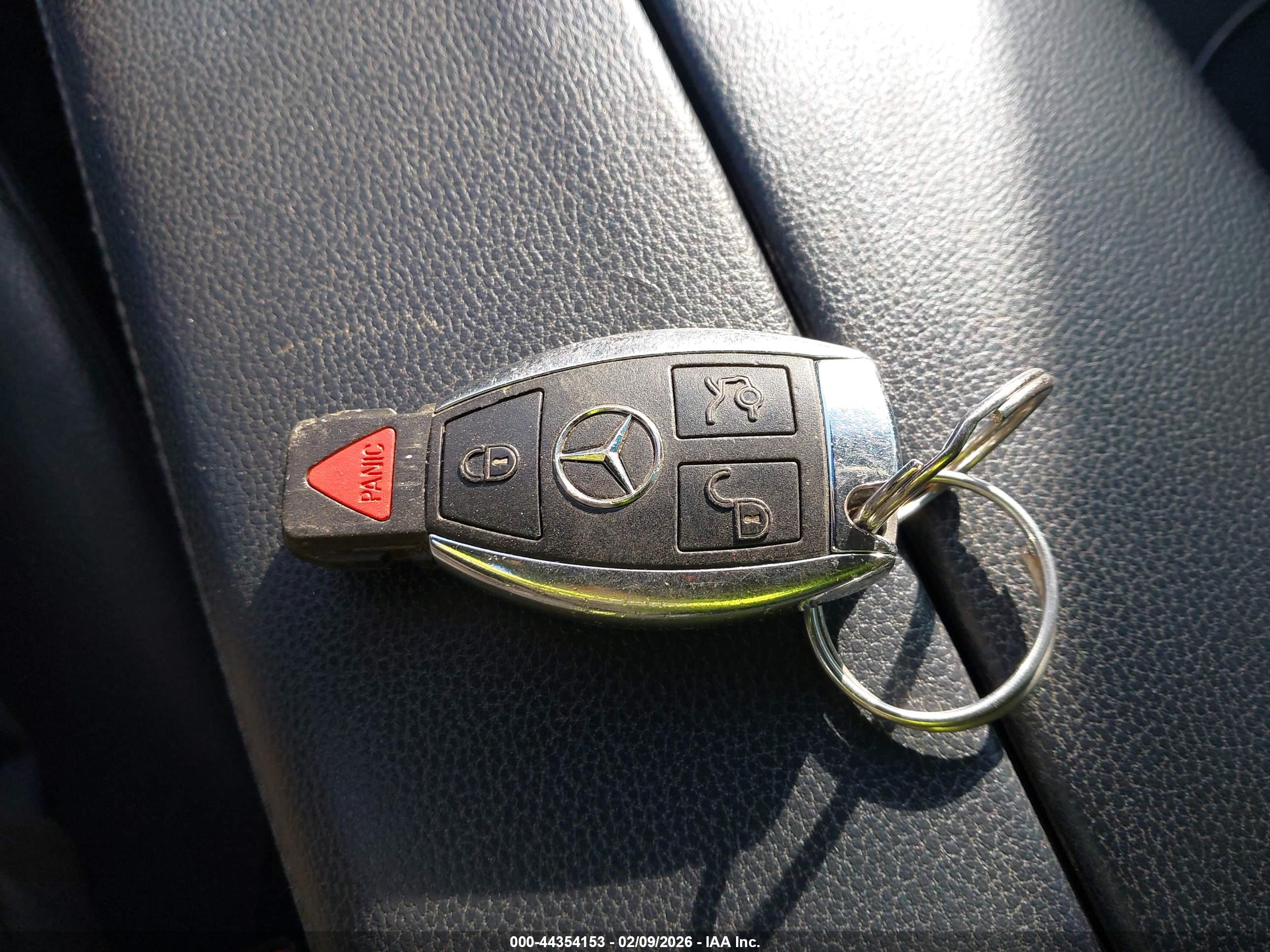 MERCEDES-BENZ E image 11
