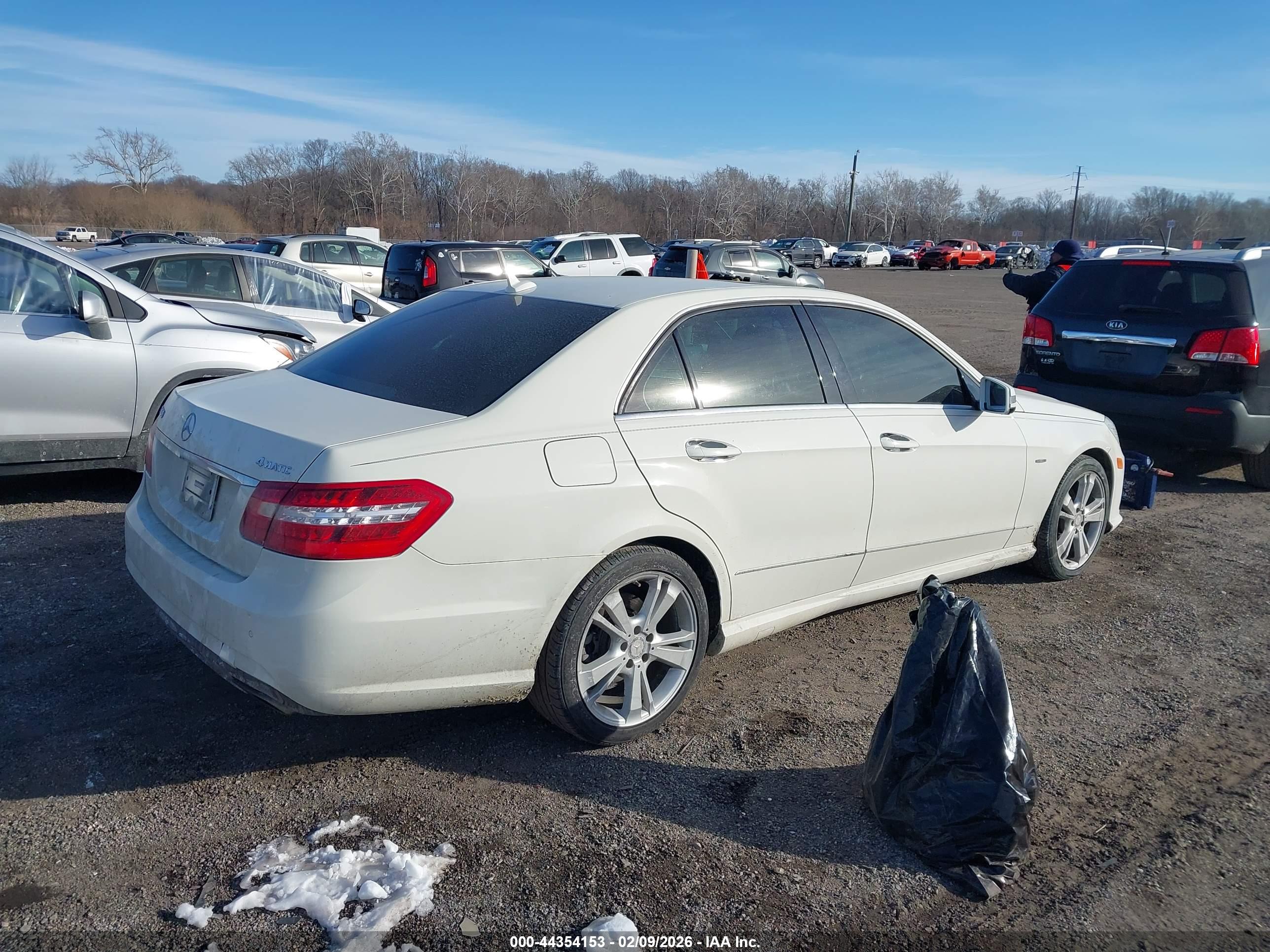 MERCEDES-BENZ E image 4
