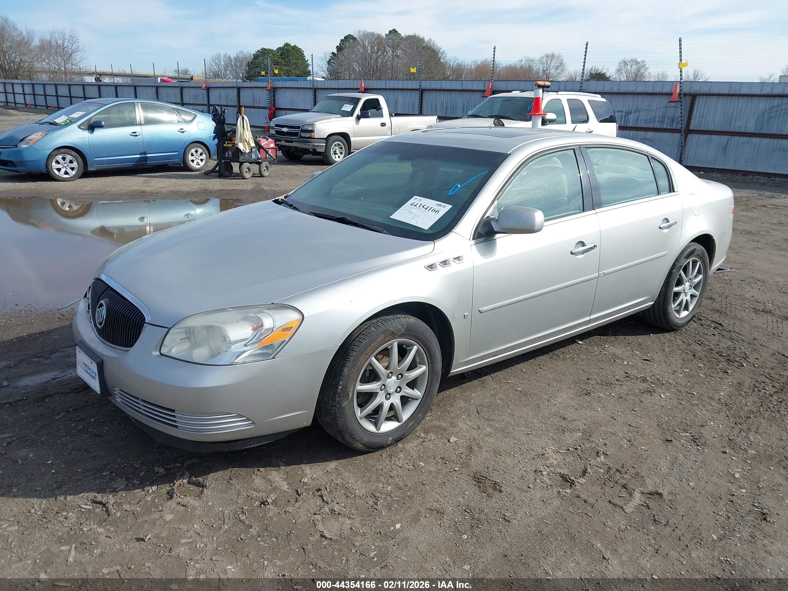 BUICK LUCERNE image 2