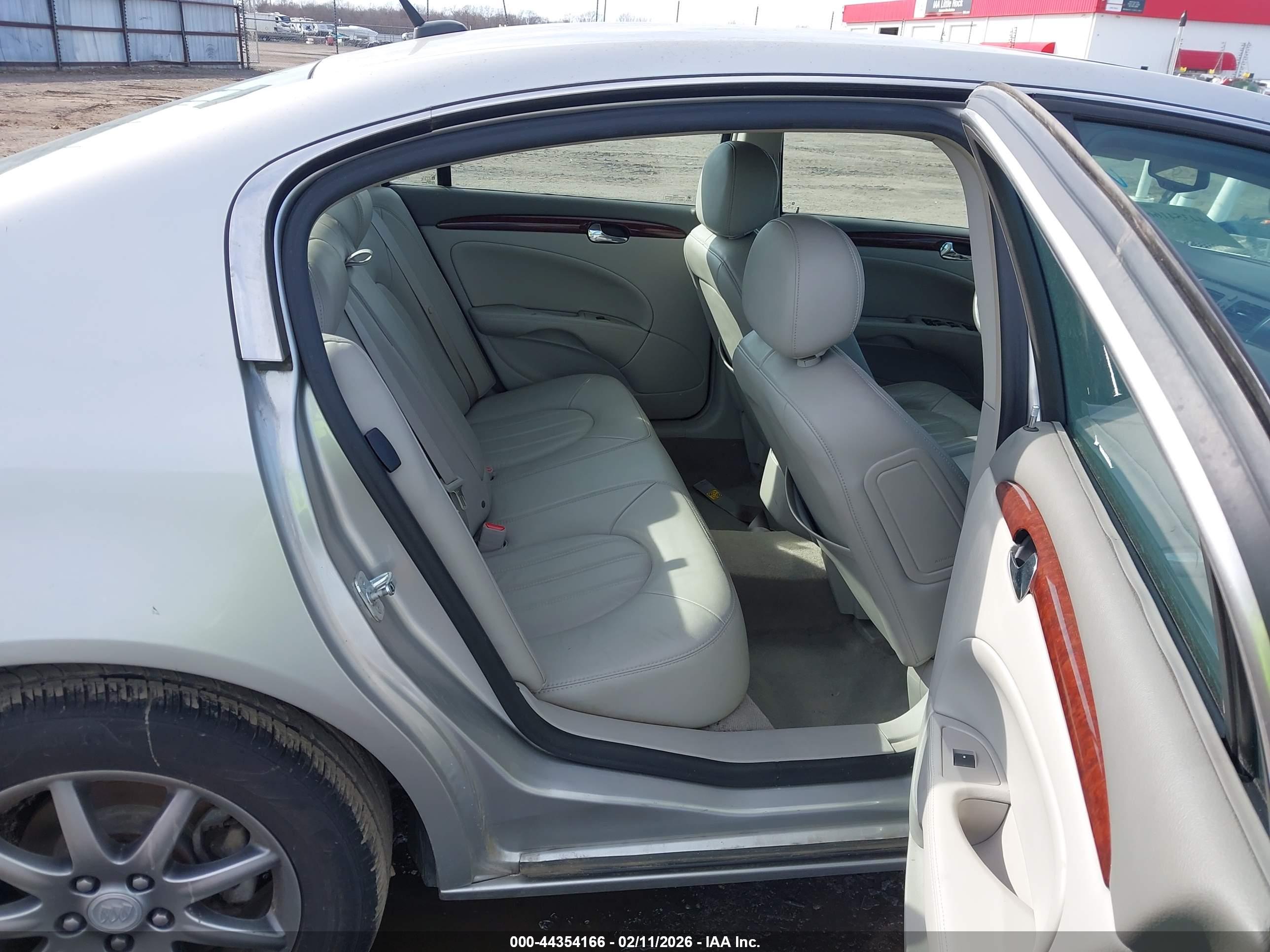 BUICK LUCERNE image 8