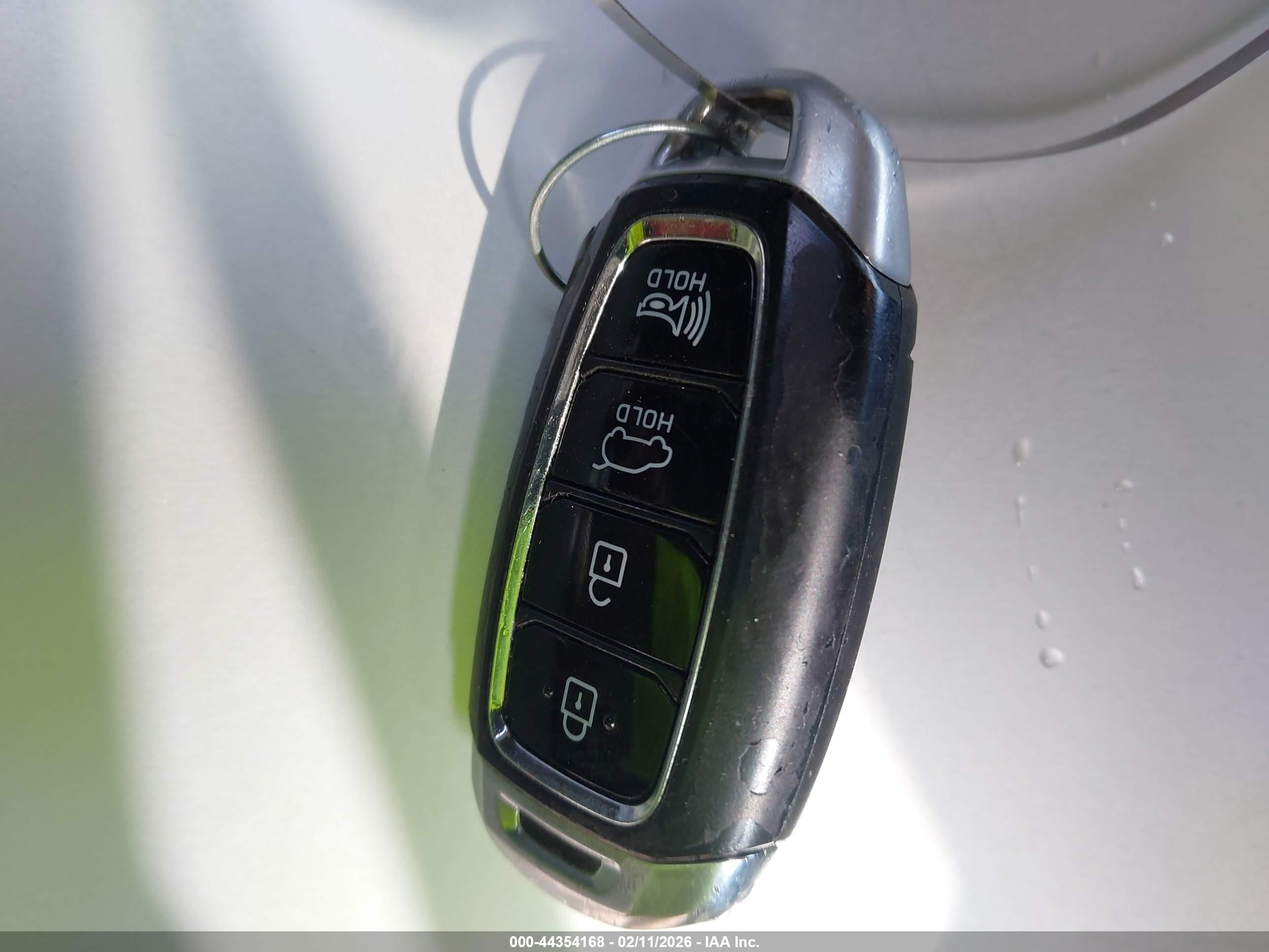 HYUNDAI KONA image 11