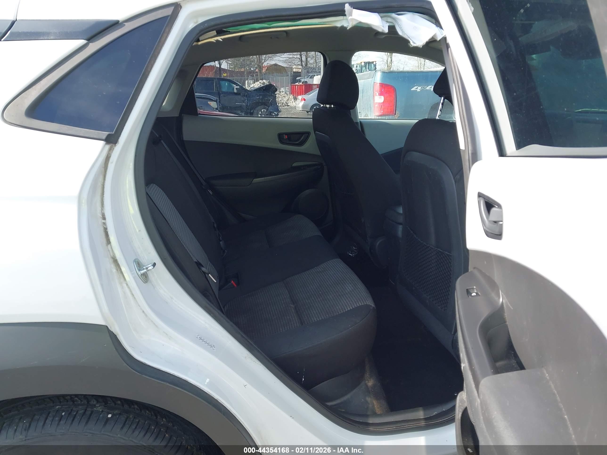 HYUNDAI KONA image 8