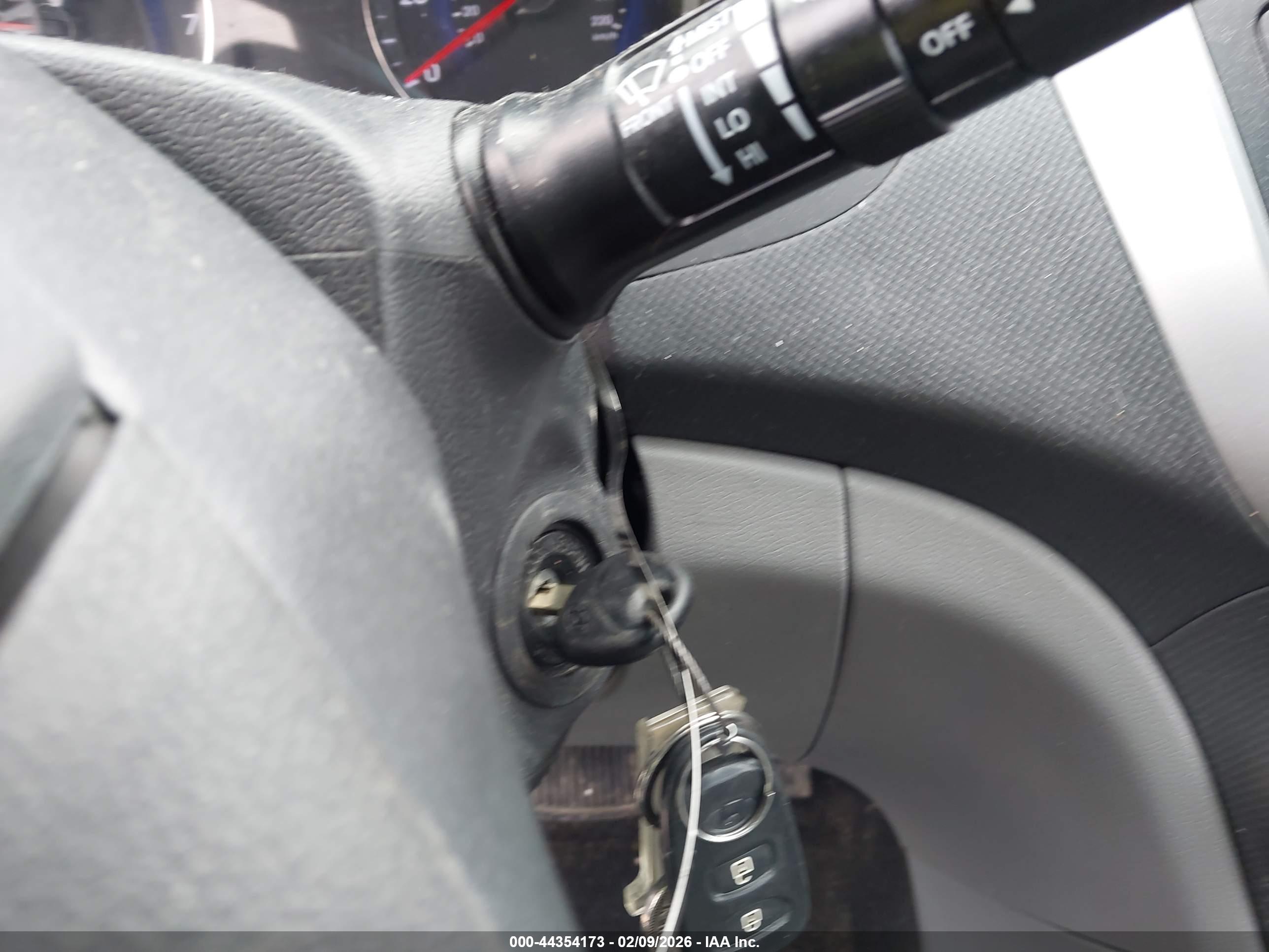 HYUNDAI ACCENT image 11