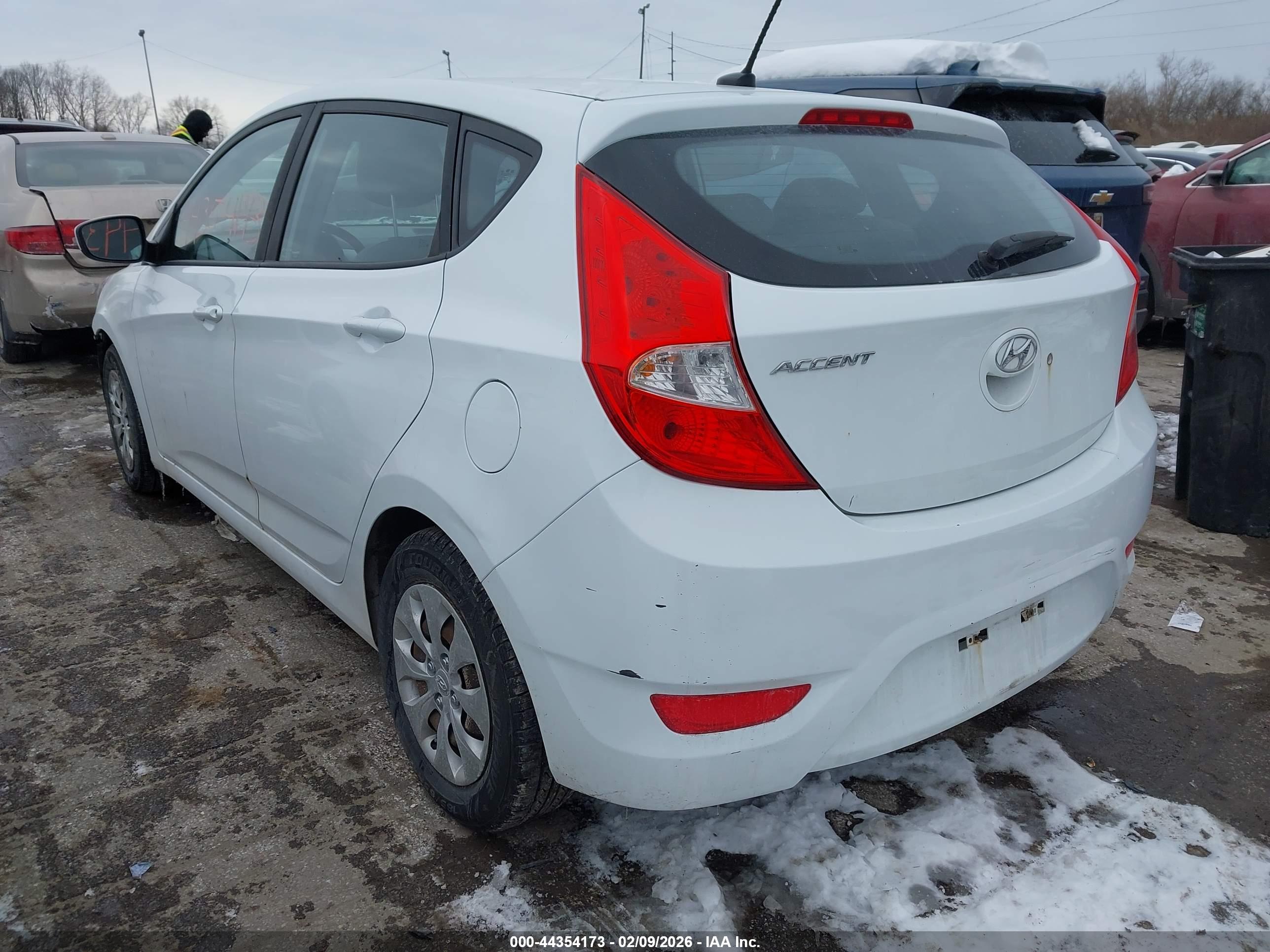 HYUNDAI ACCENT image 3
