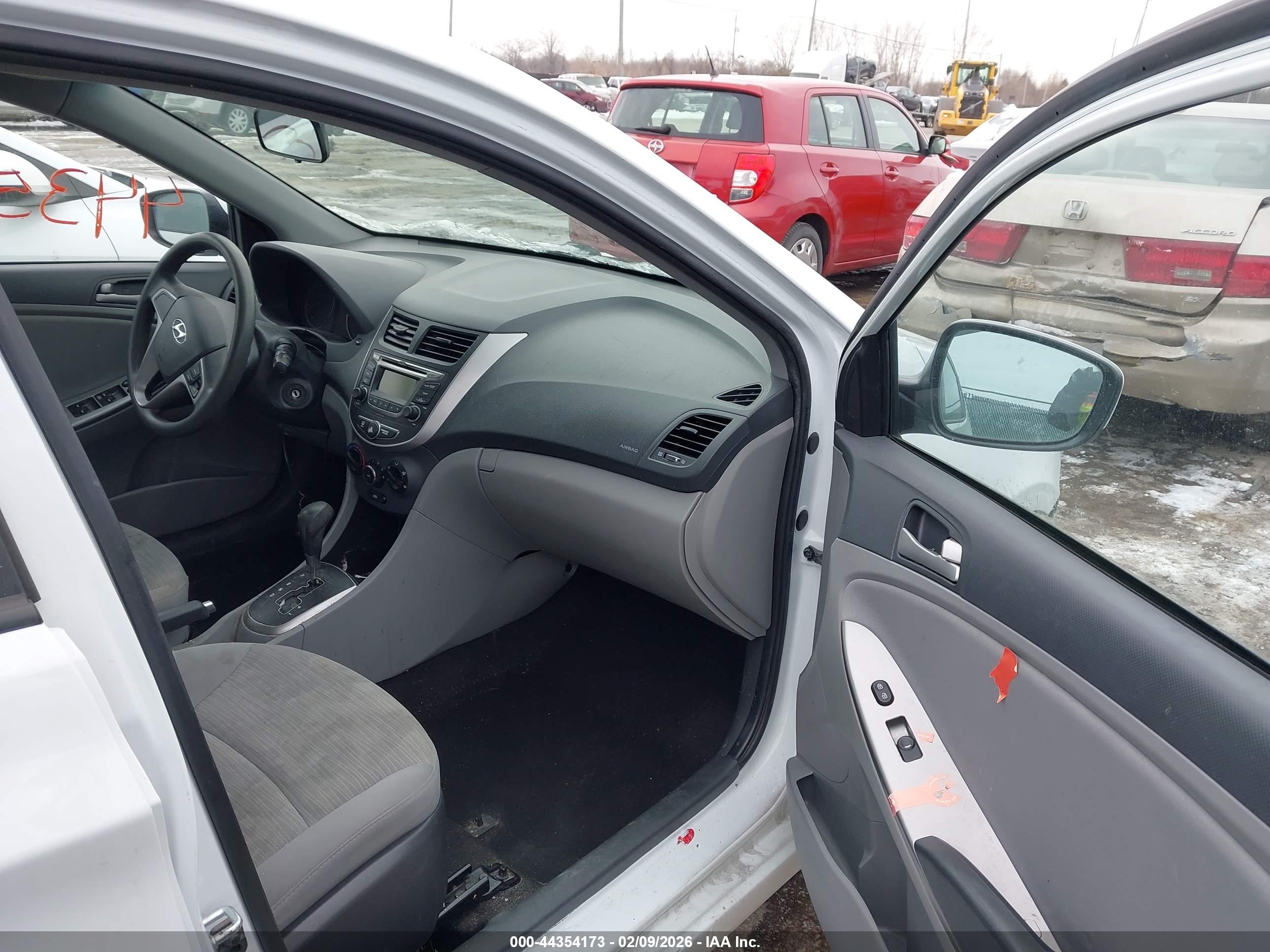 HYUNDAI ACCENT image 5