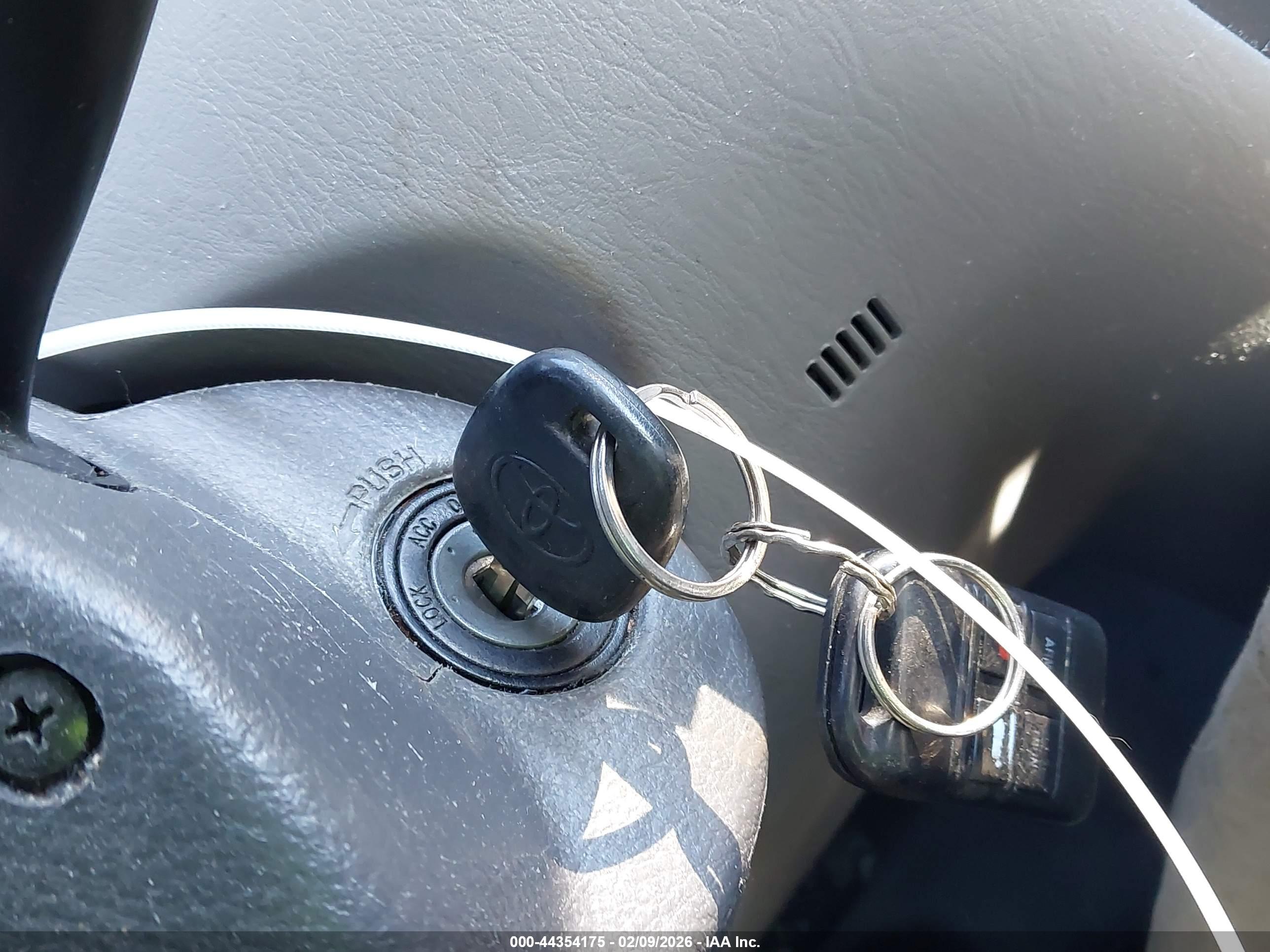 TOYOTA COROLLA image 11