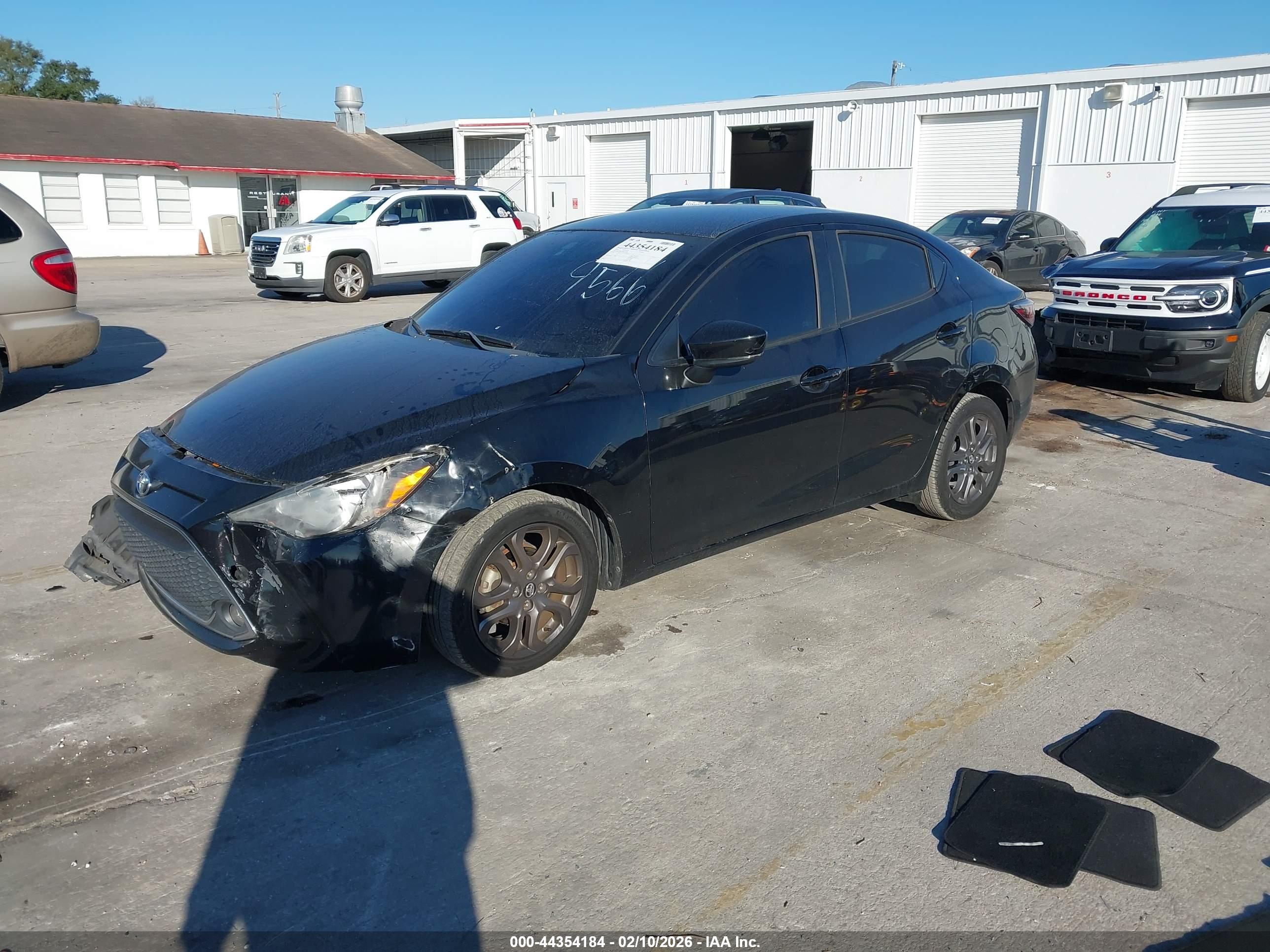 TOYOTA YARIS image 2