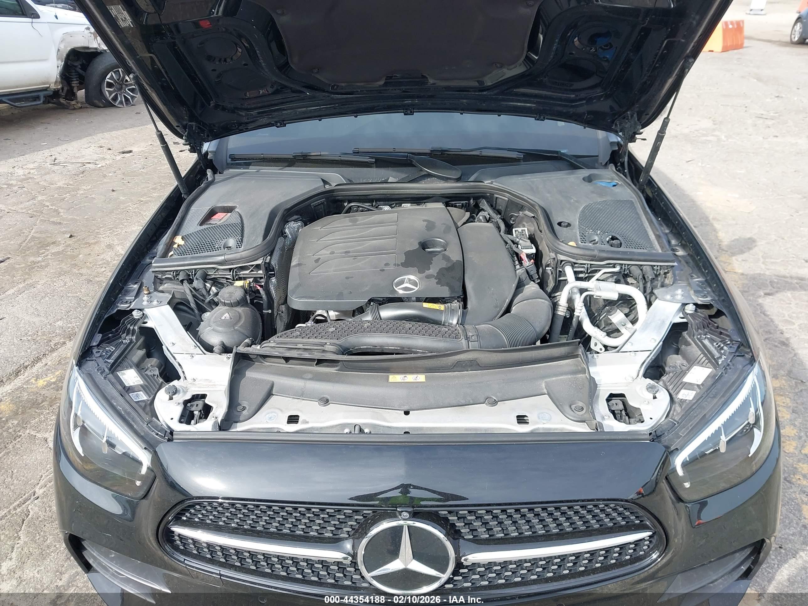 MERCEDES-BENZ E image 10