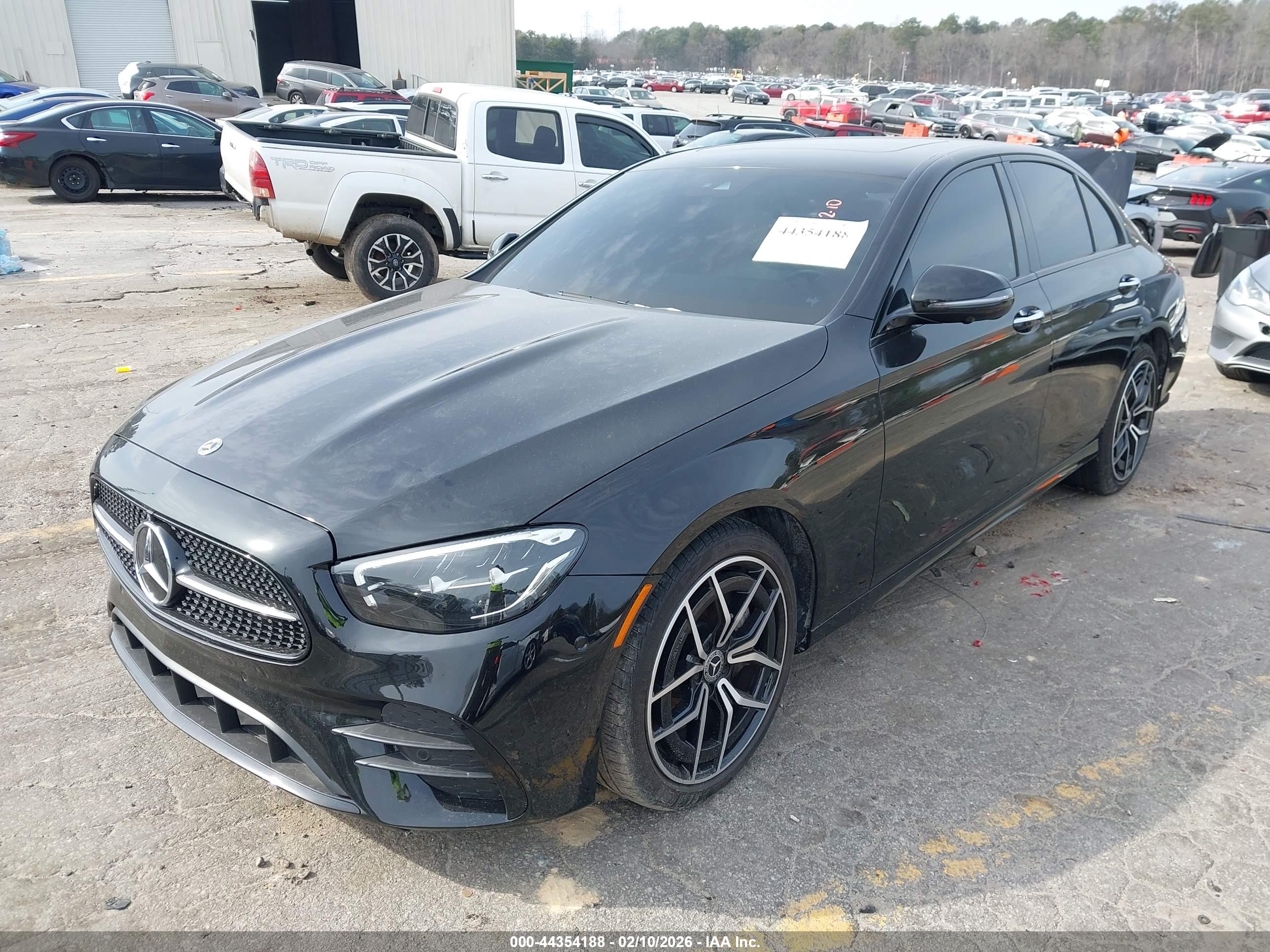 MERCEDES-BENZ E image 2