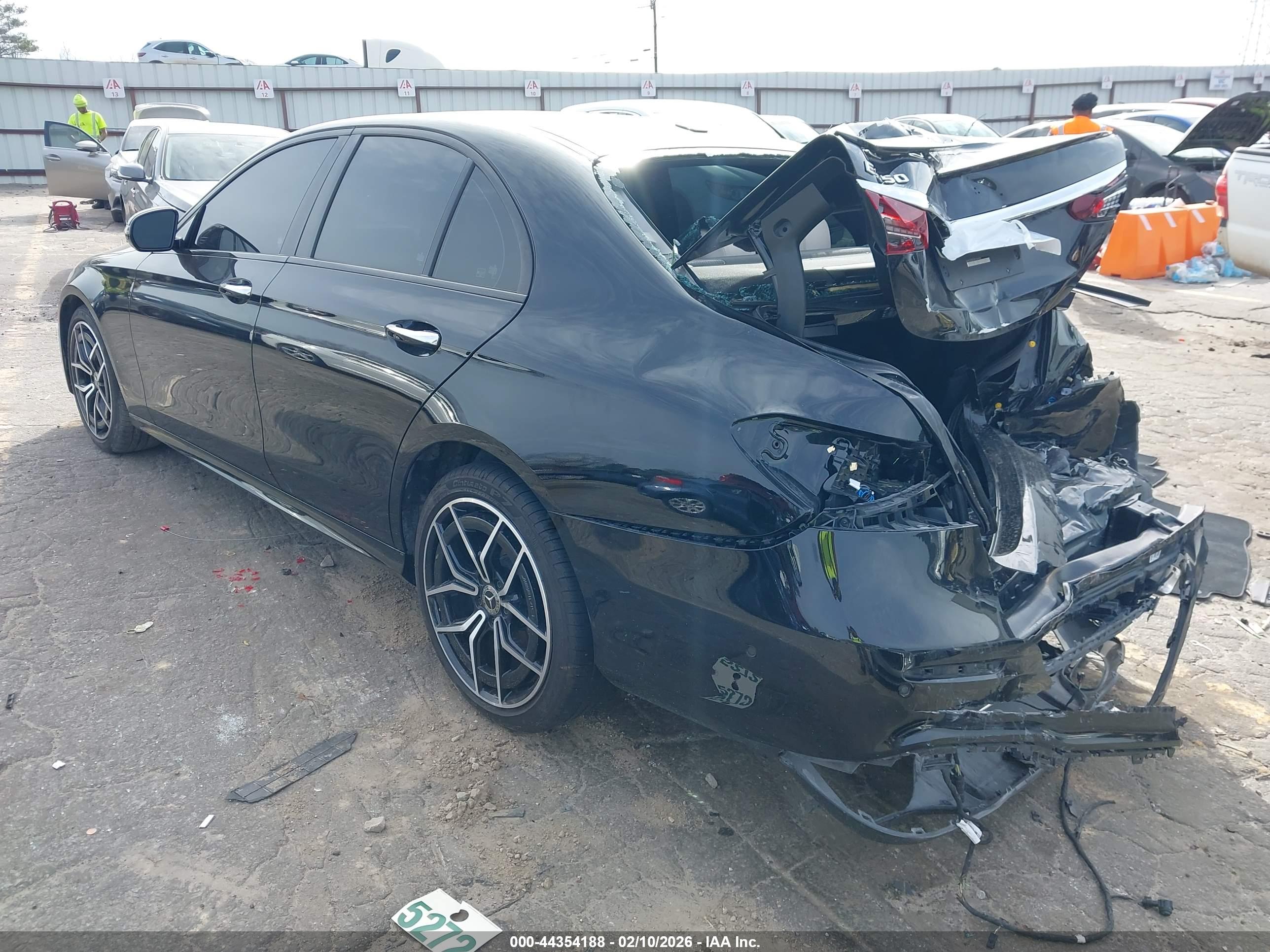 MERCEDES-BENZ E image 3
