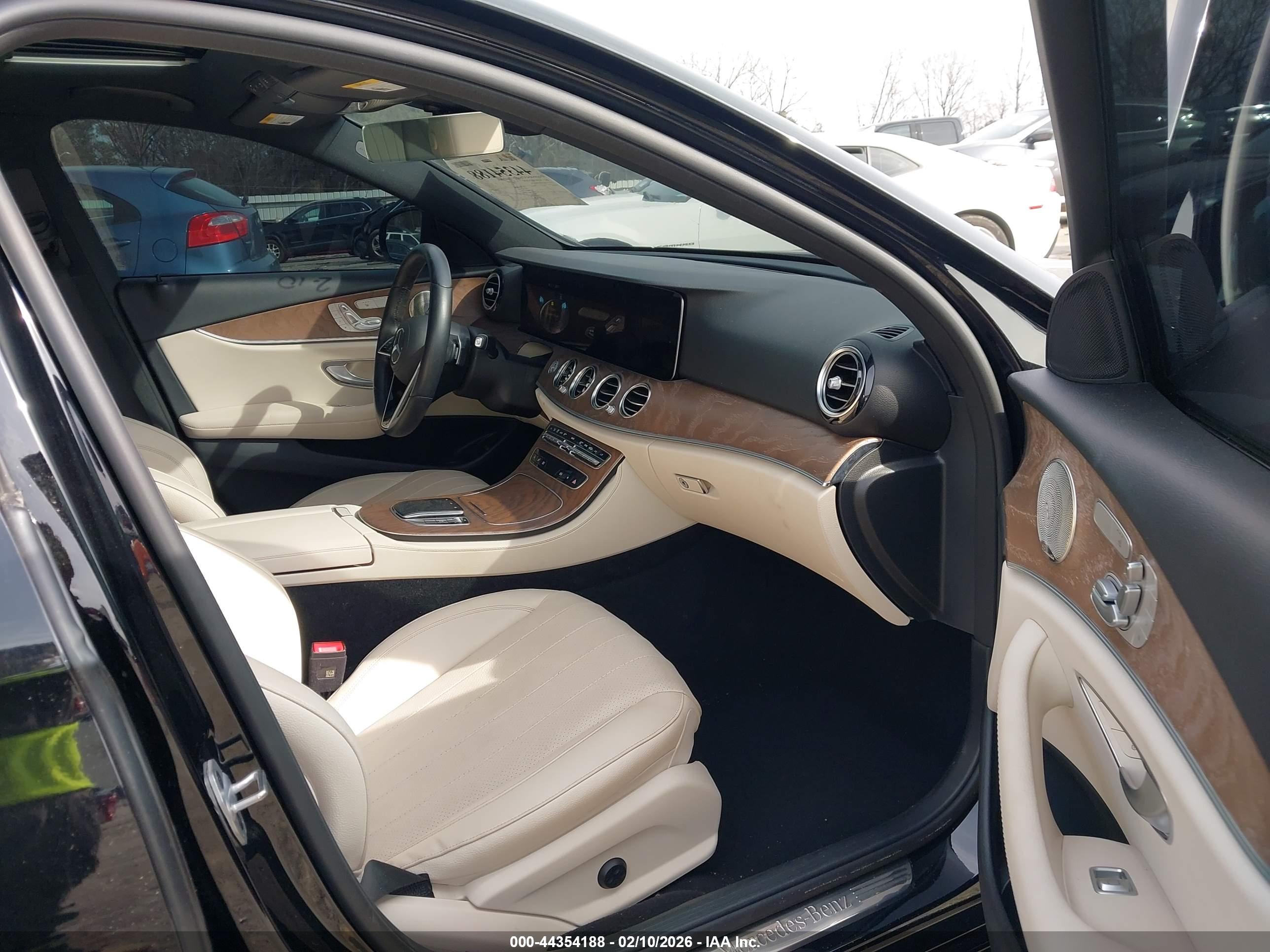 MERCEDES-BENZ E image 5