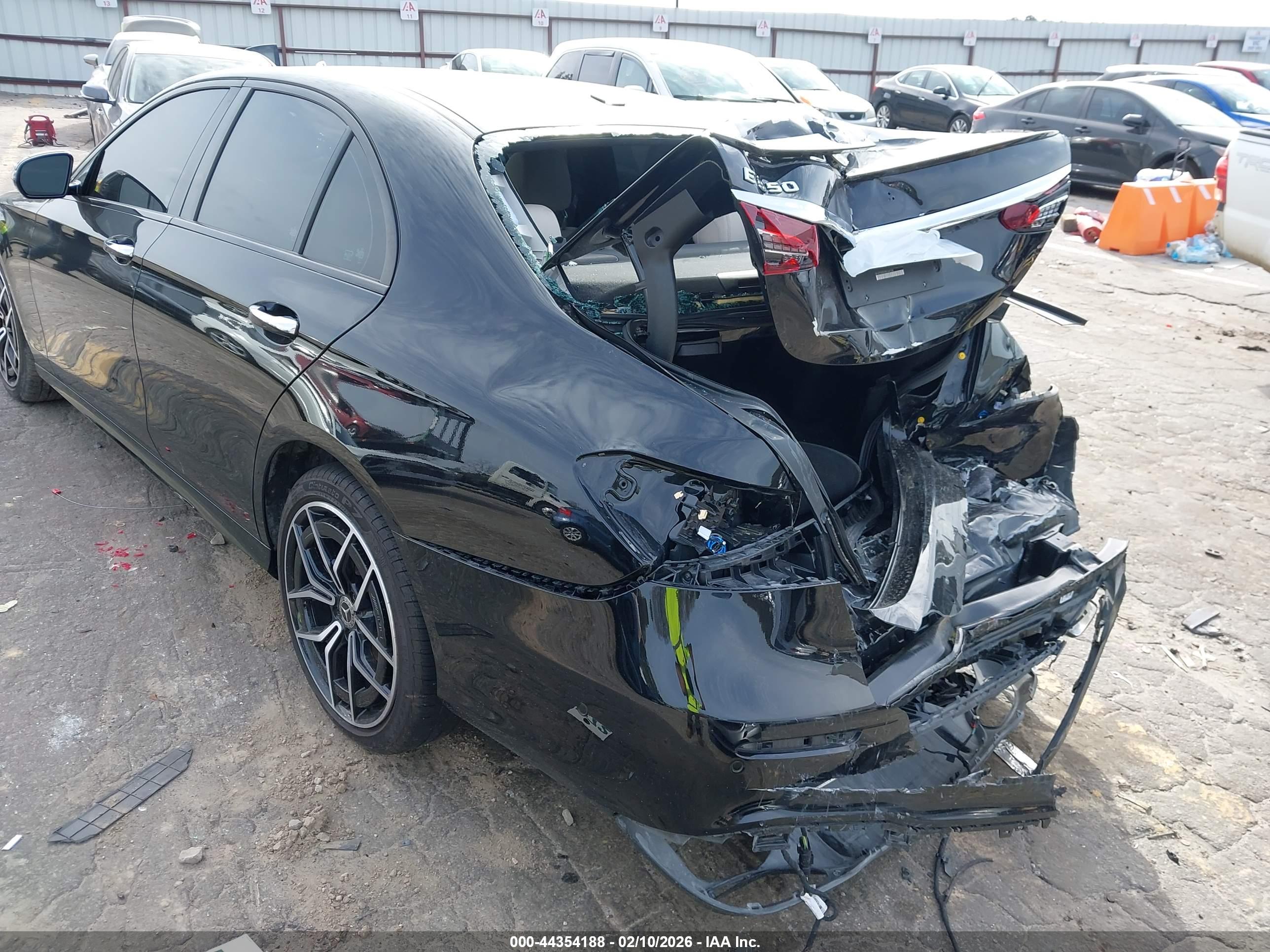 MERCEDES-BENZ E image 6