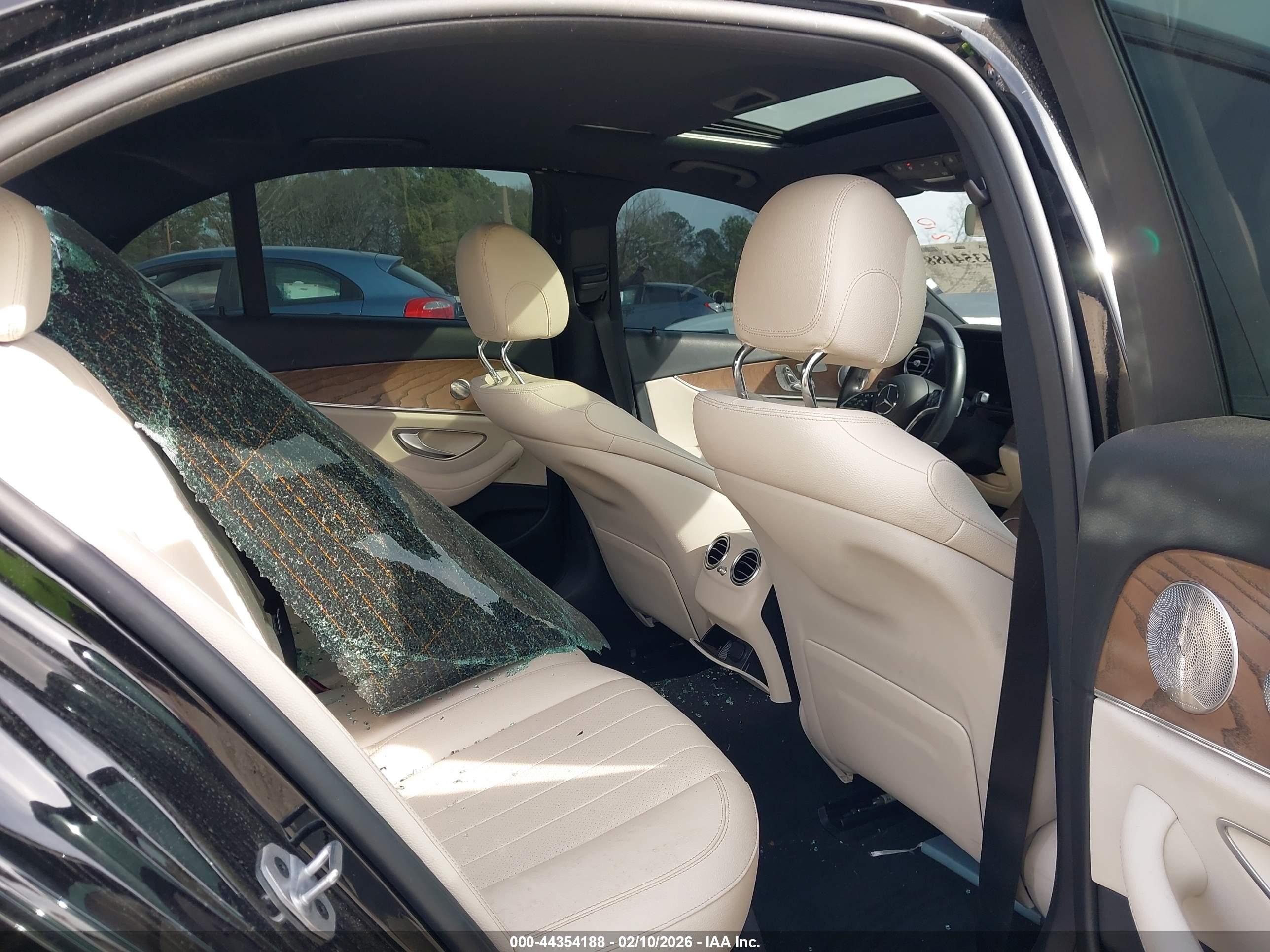 MERCEDES-BENZ E image 8