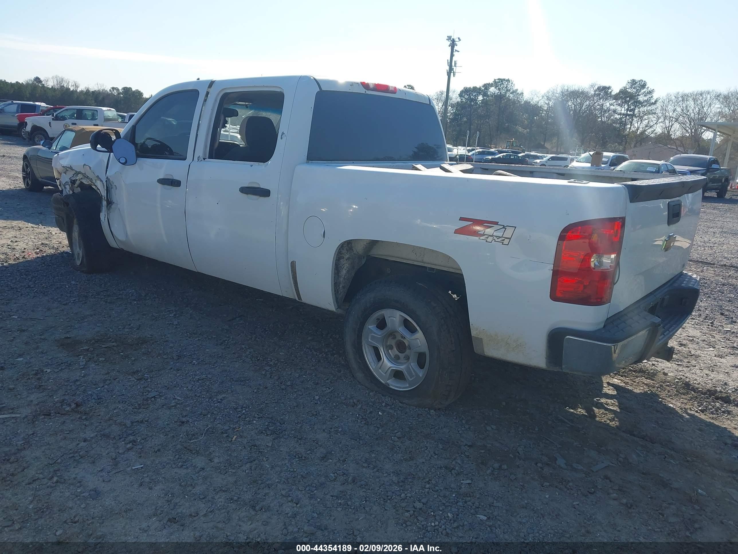 CHEVROLET SILVERADO image 3