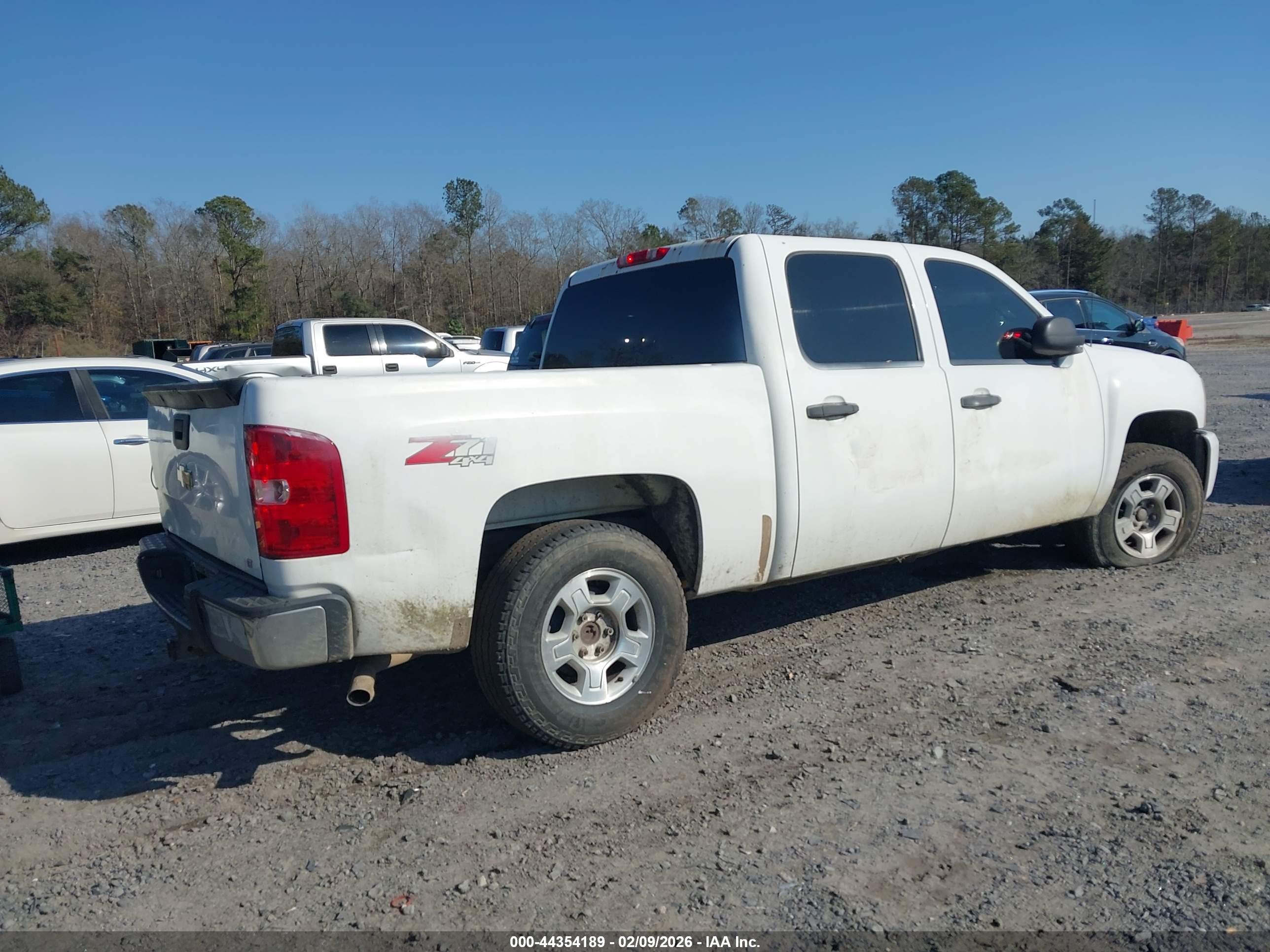 CHEVROLET SILVERADO image 4