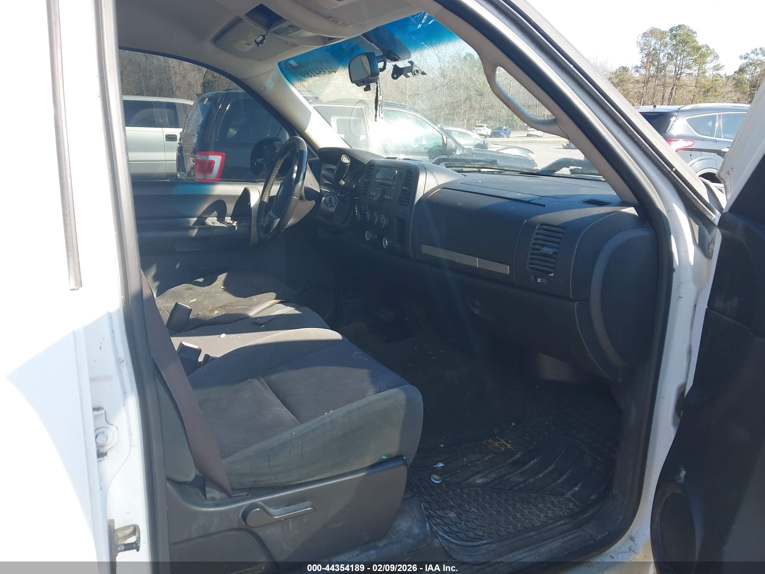 CHEVROLET SILVERADO image 5