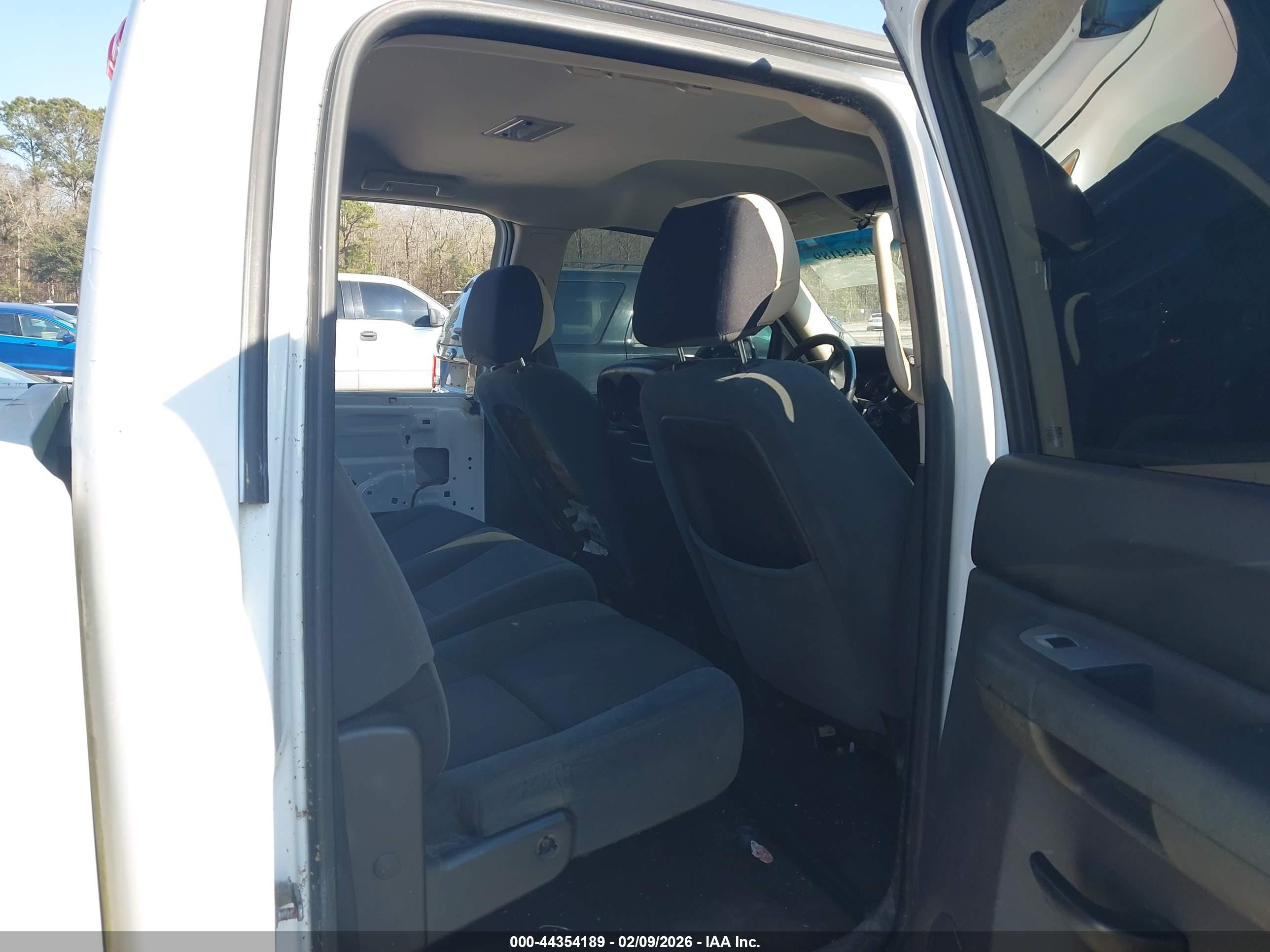 CHEVROLET SILVERADO image 8