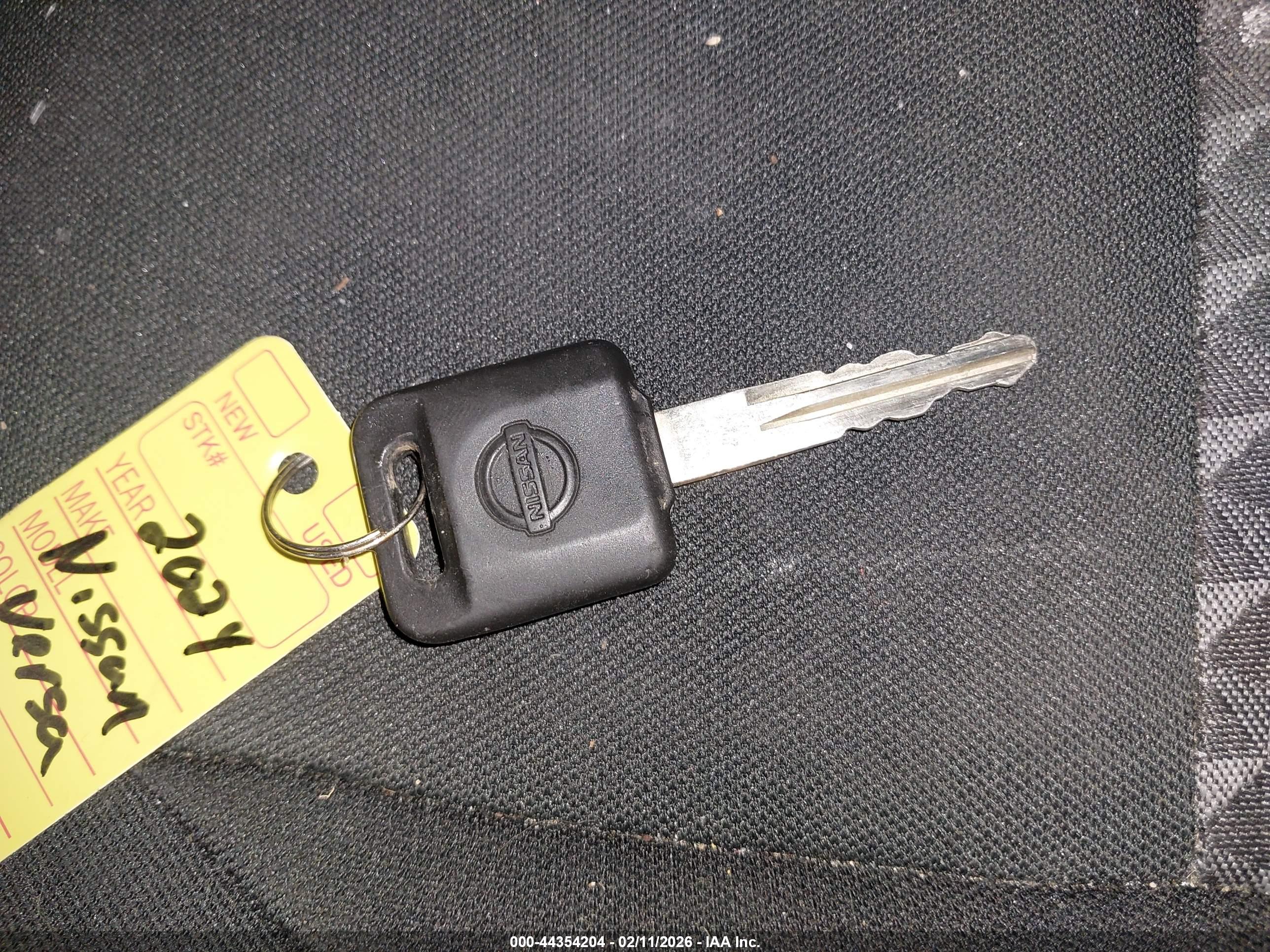 NISSAN VERSA image 11