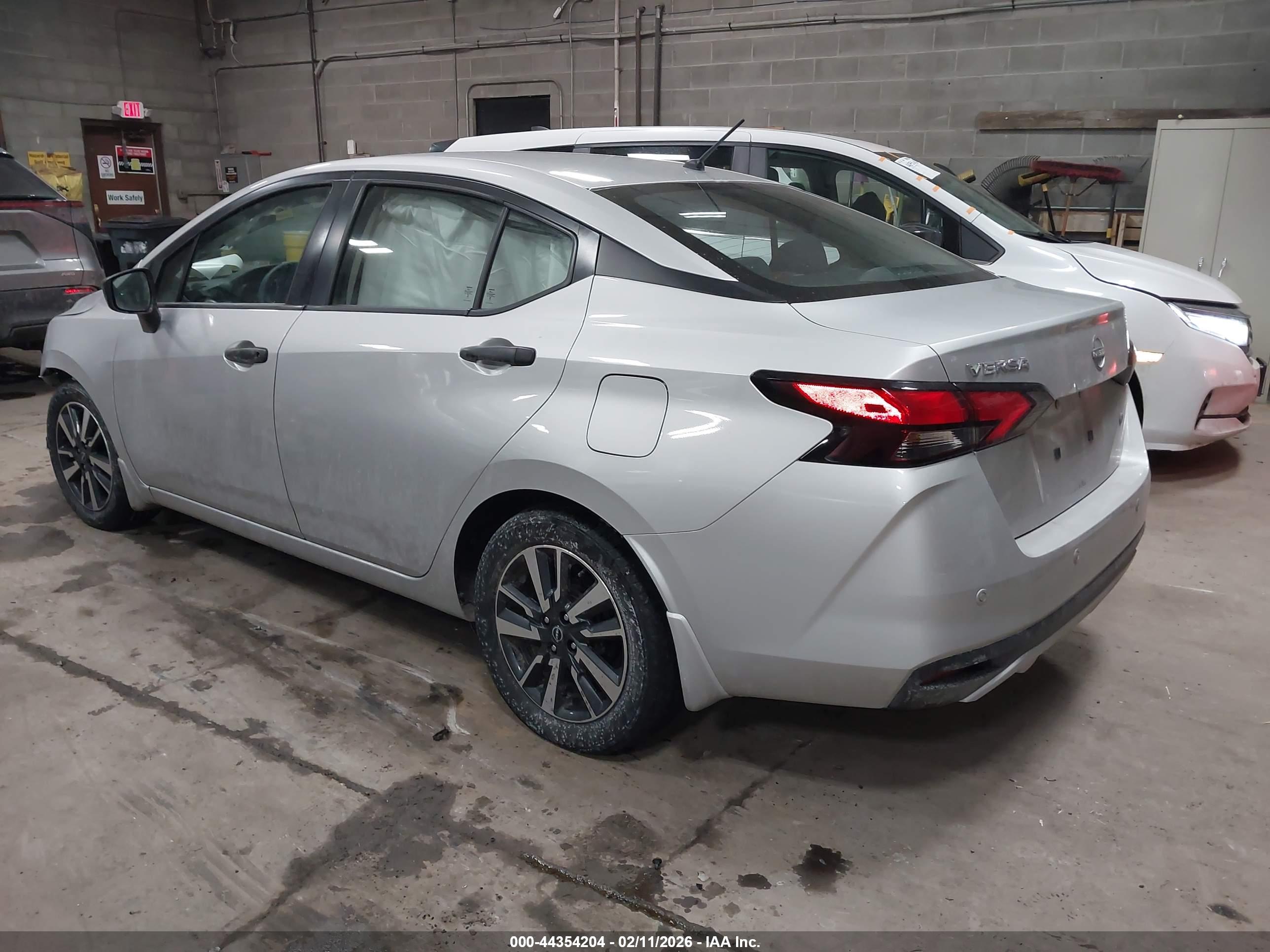 NISSAN VERSA image 3