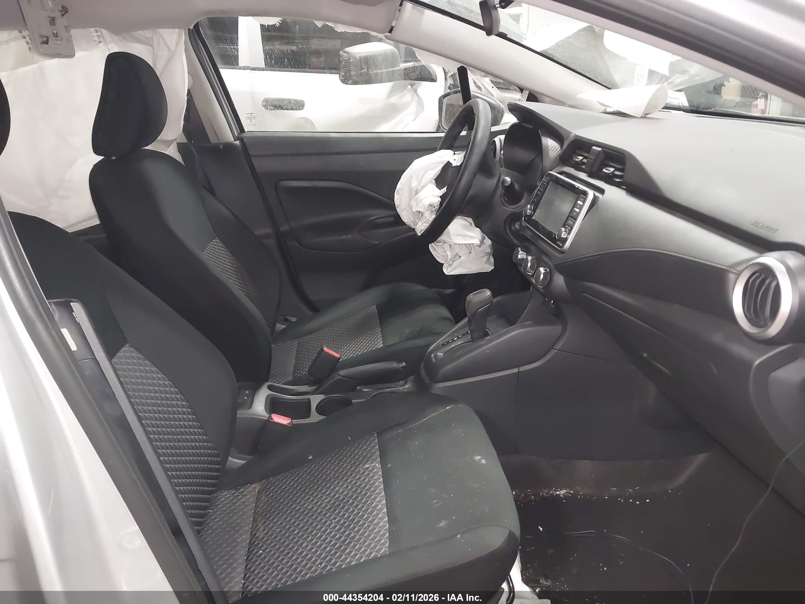 NISSAN VERSA image 5