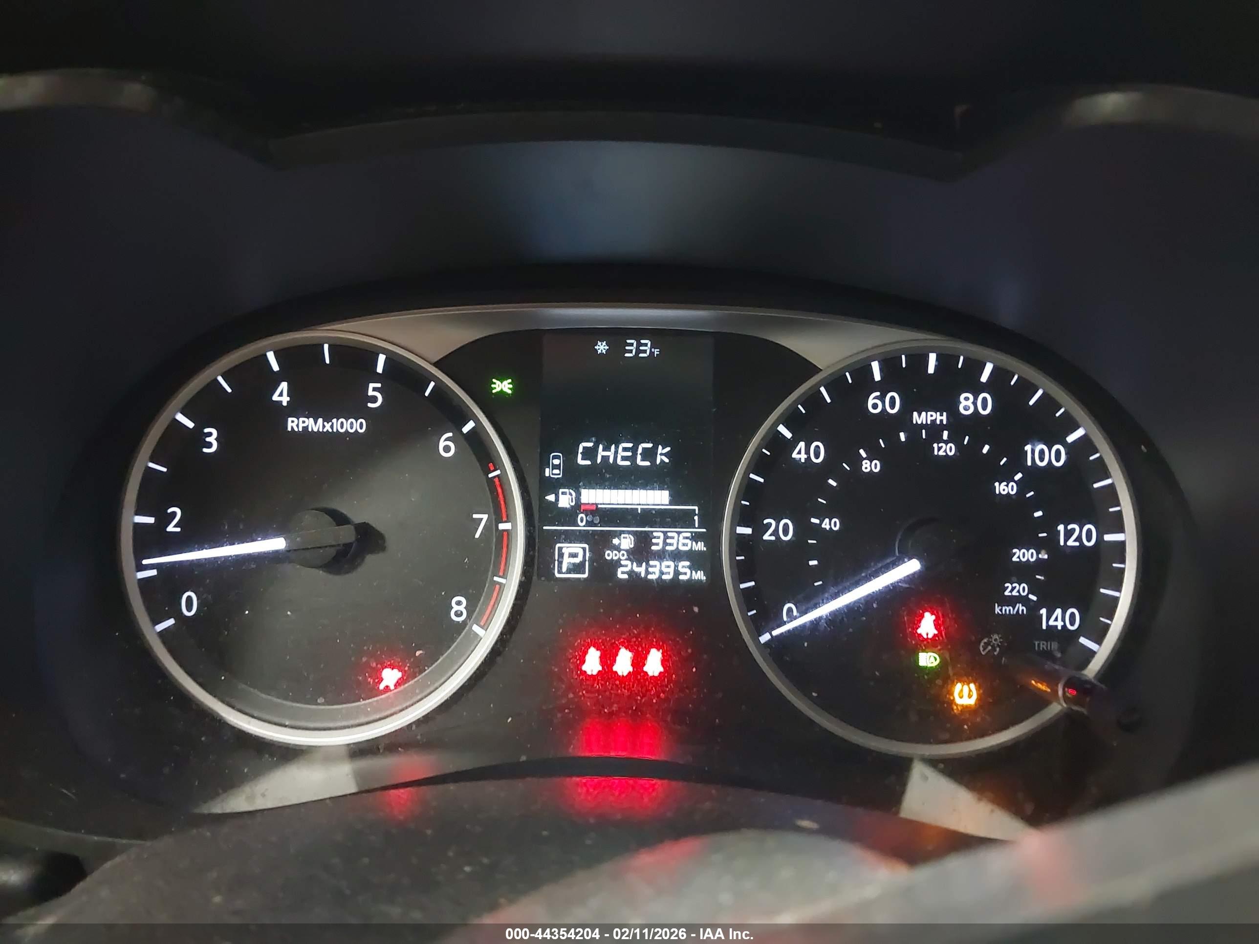 NISSAN VERSA image 7