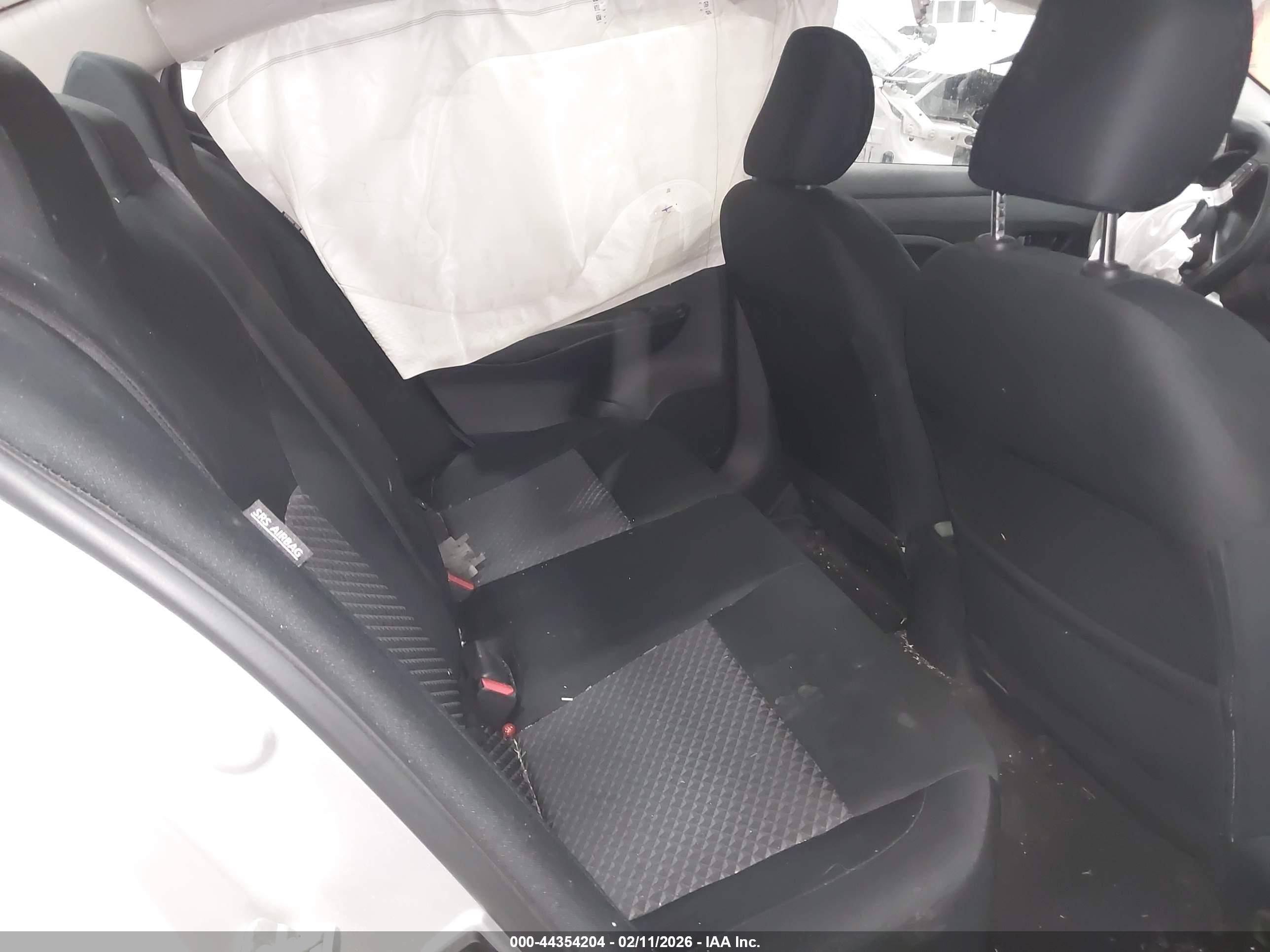 NISSAN VERSA image 8