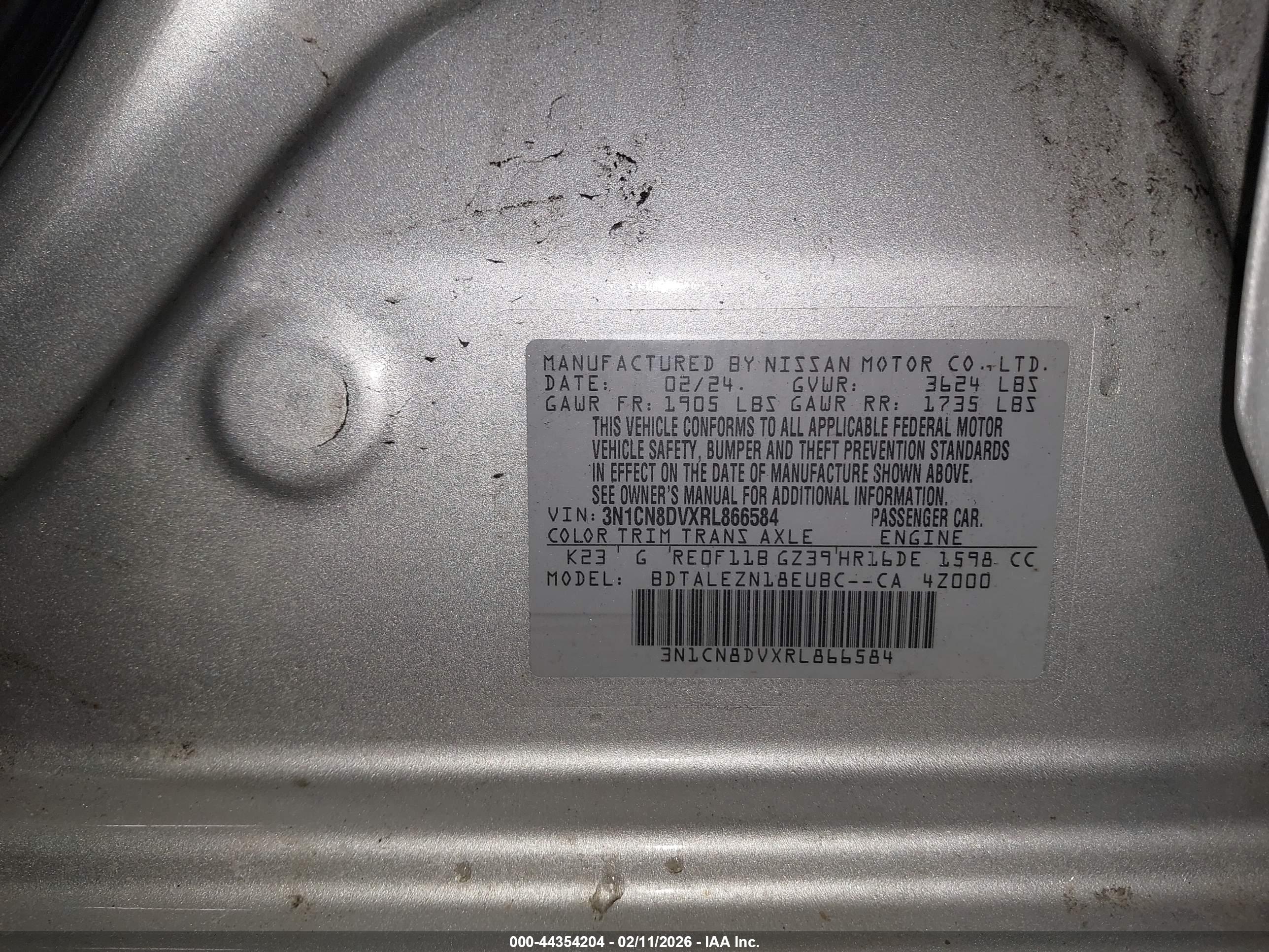 NISSAN VERSA image 9