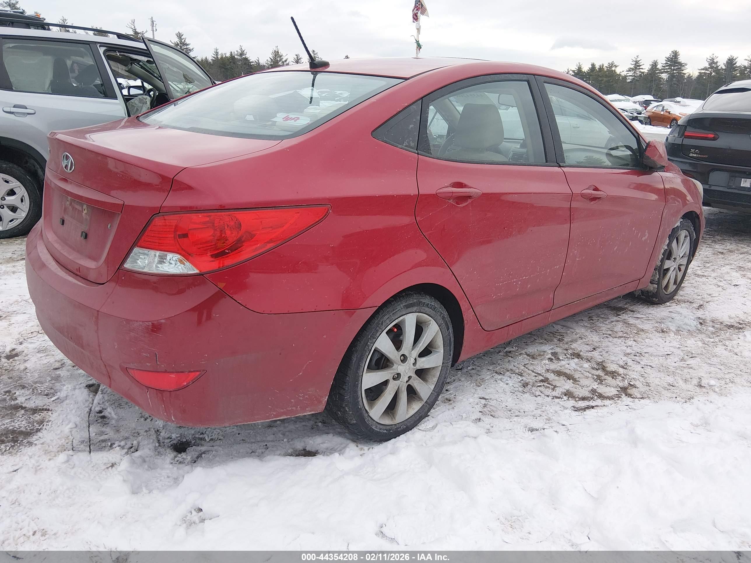 HYUNDAI ACCENT image 4