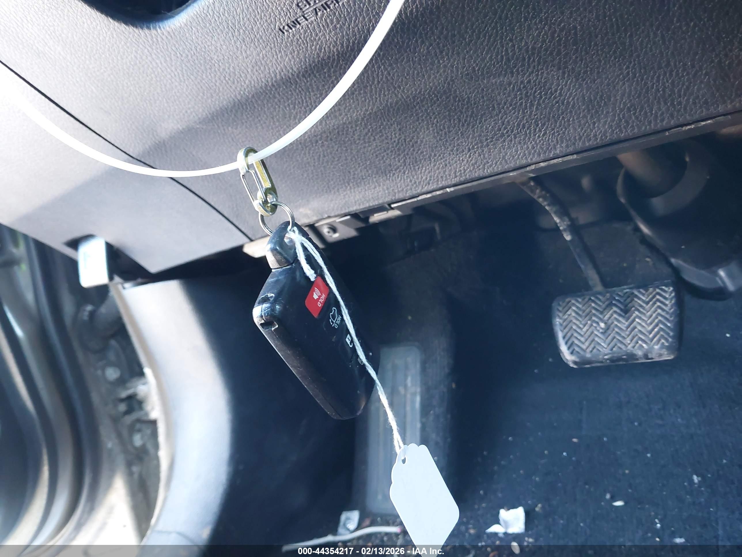 TOYOTA RAV4 image 11