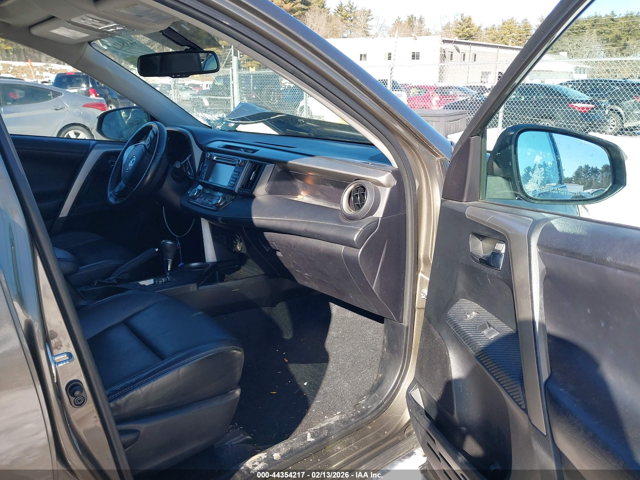 TOYOTA RAV4 image 5