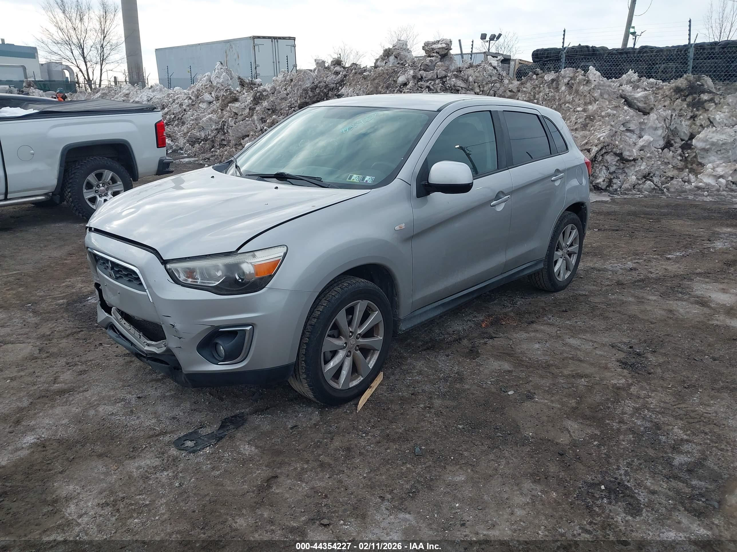 MITSUBISHI OUTLANDER image 2