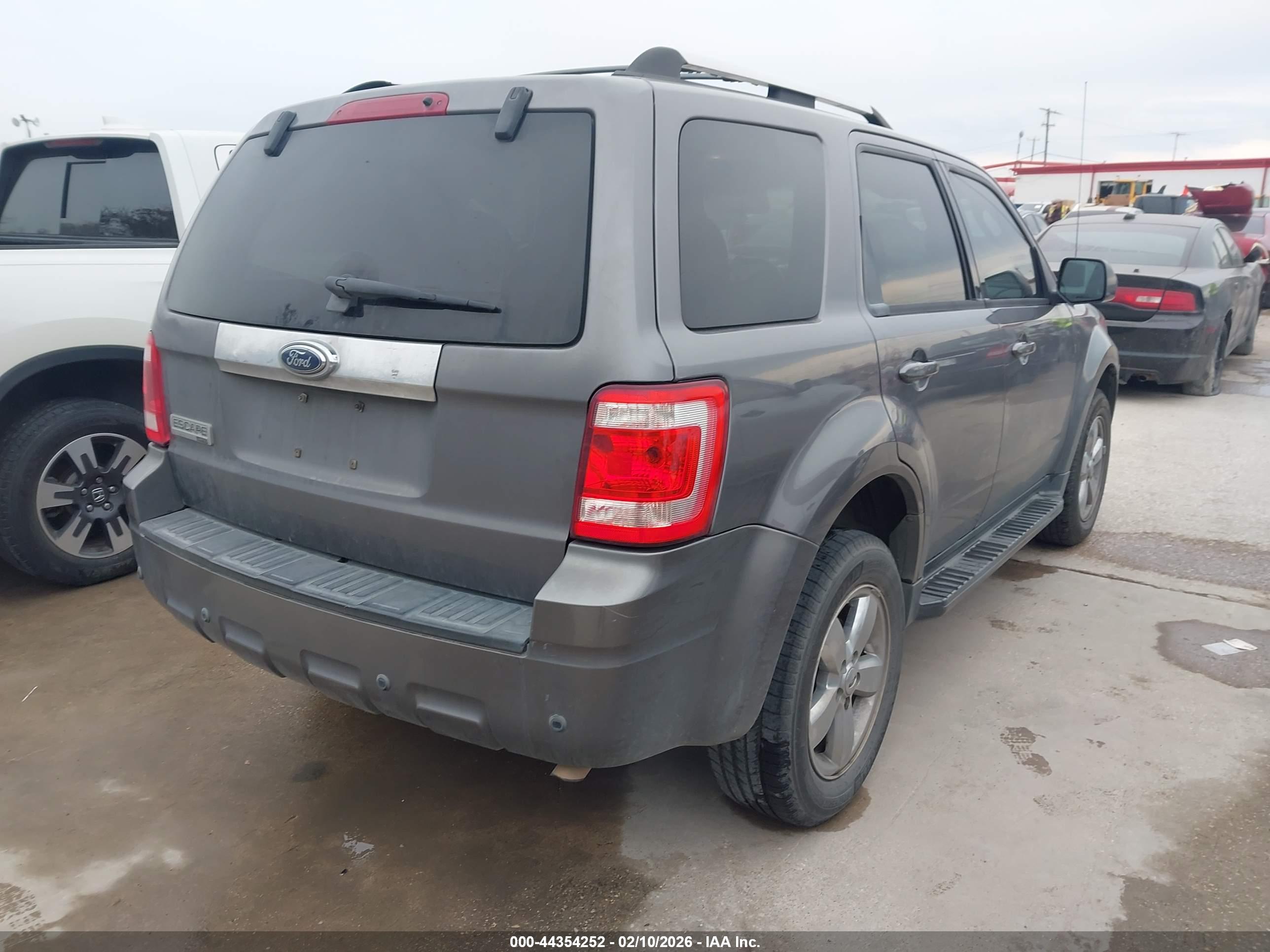 FORD ESCAPE image 4