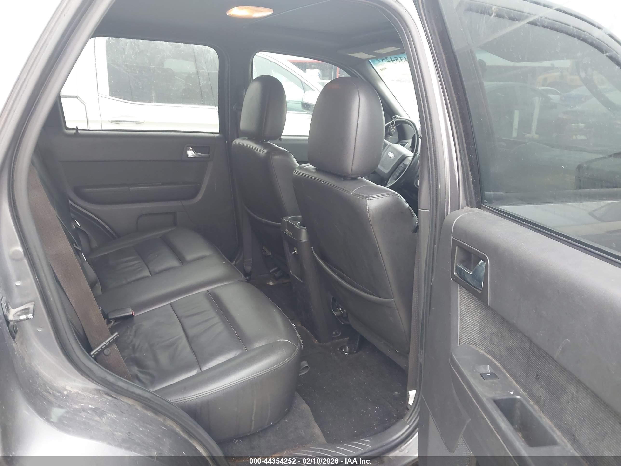 FORD ESCAPE image 8