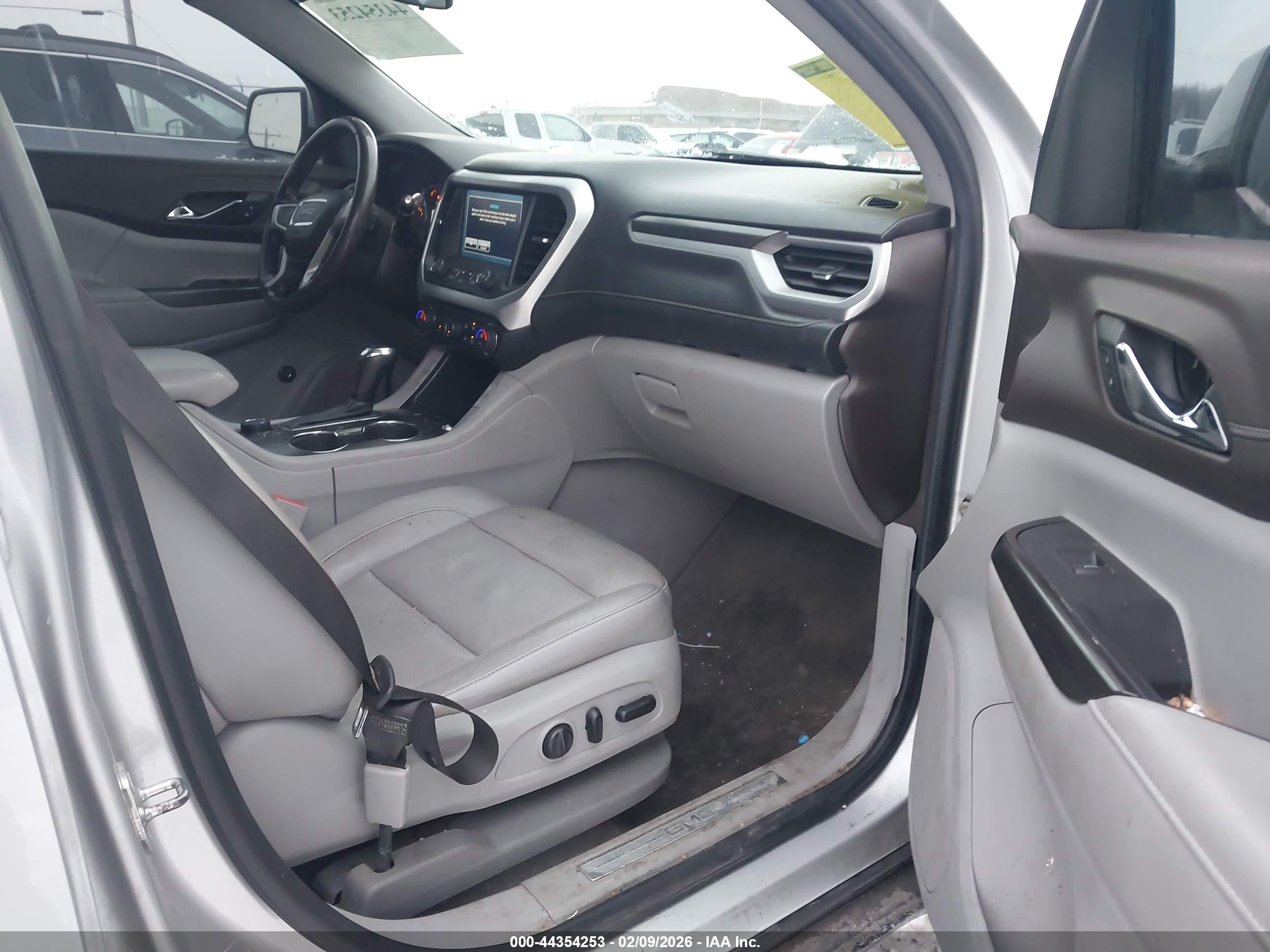 GMC ACADIA image 5
