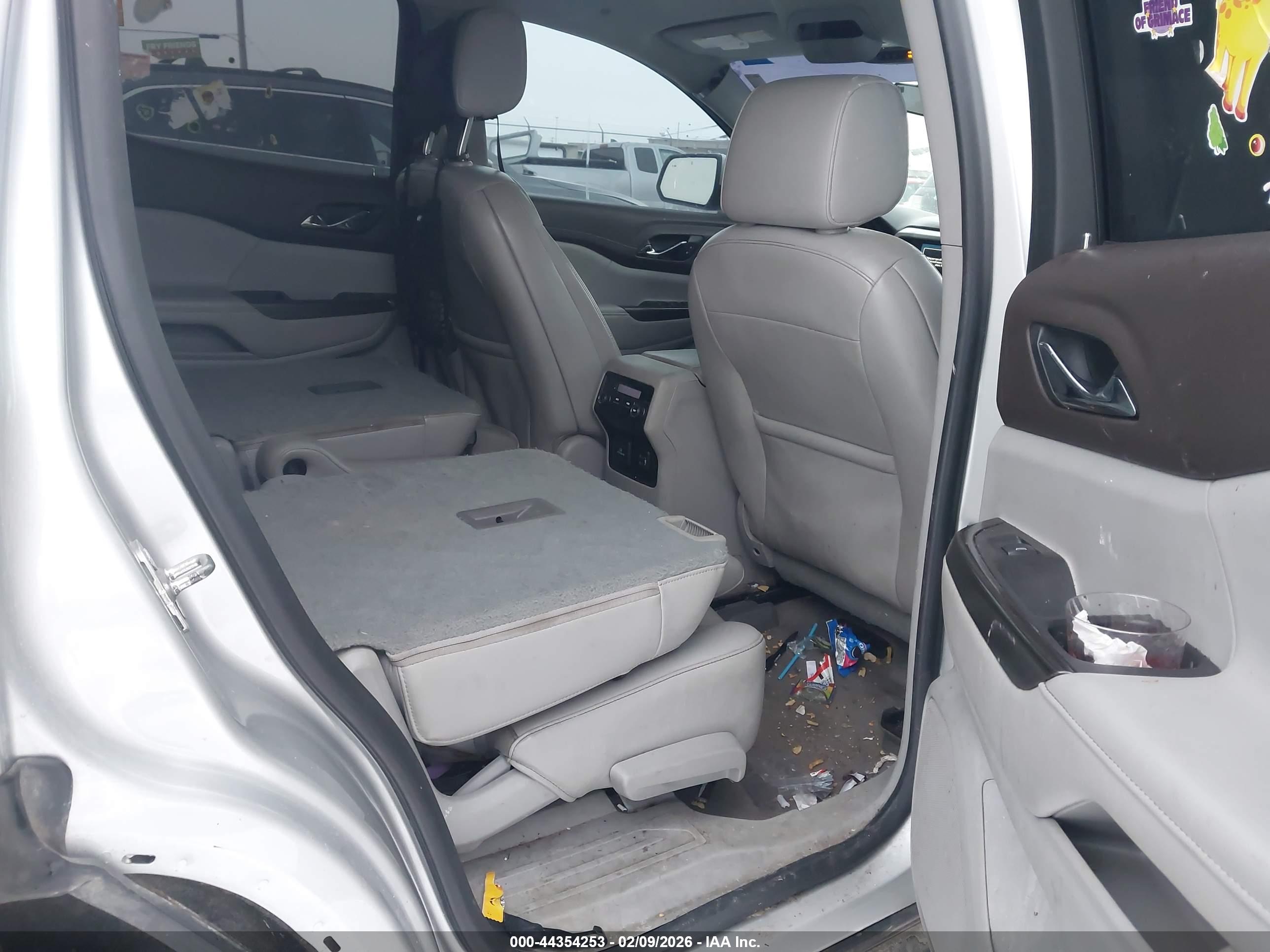 GMC ACADIA image 8
